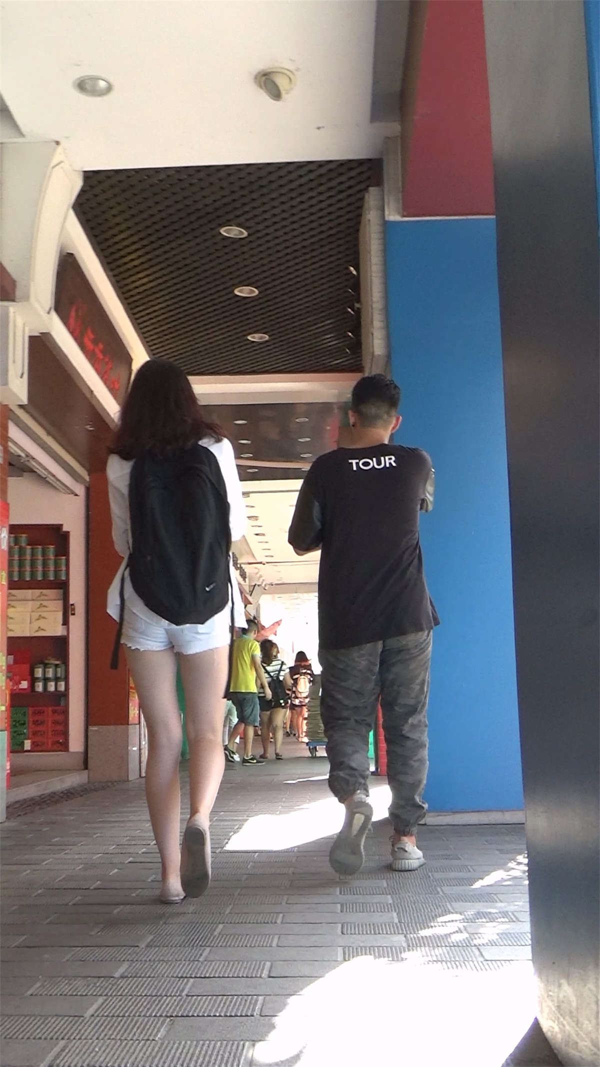 买东西的极品大白腿大学生MM