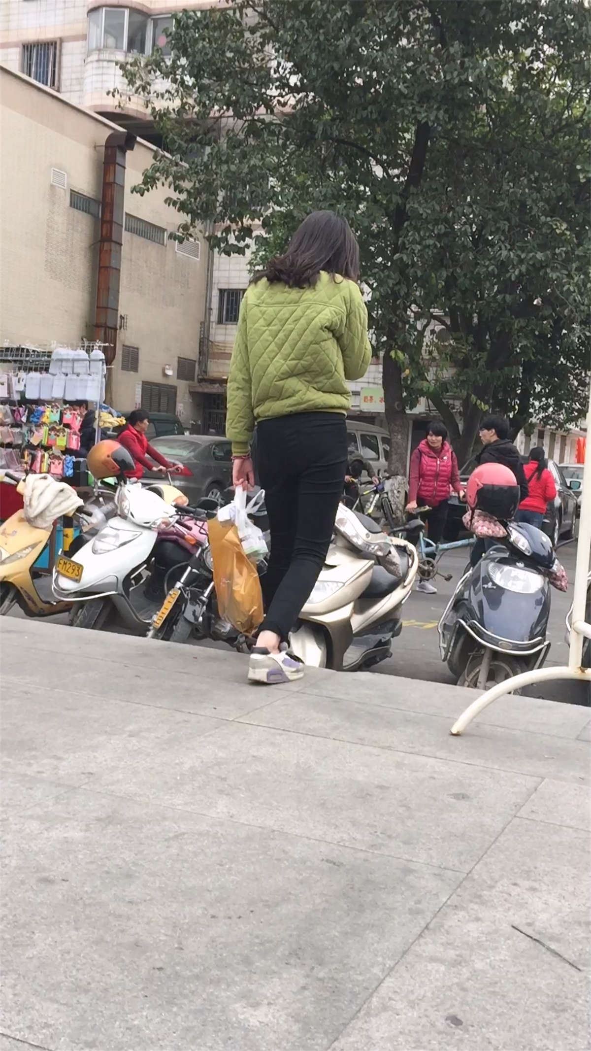 紧身黑裤