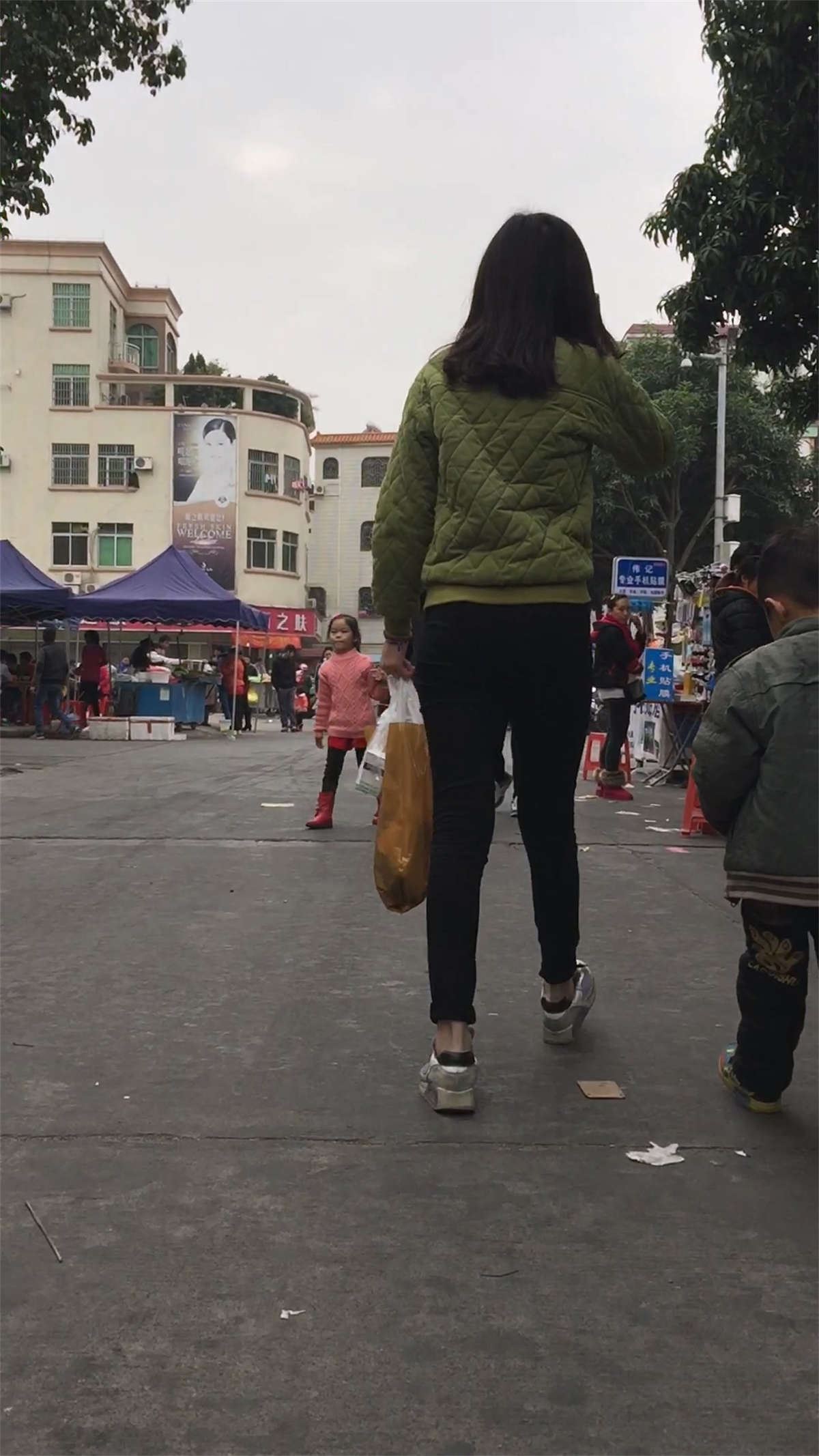 紧身黑裤