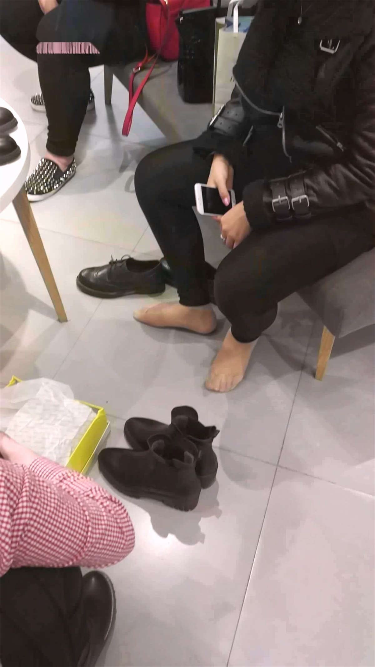 肉丝美脚鞋店试鞋