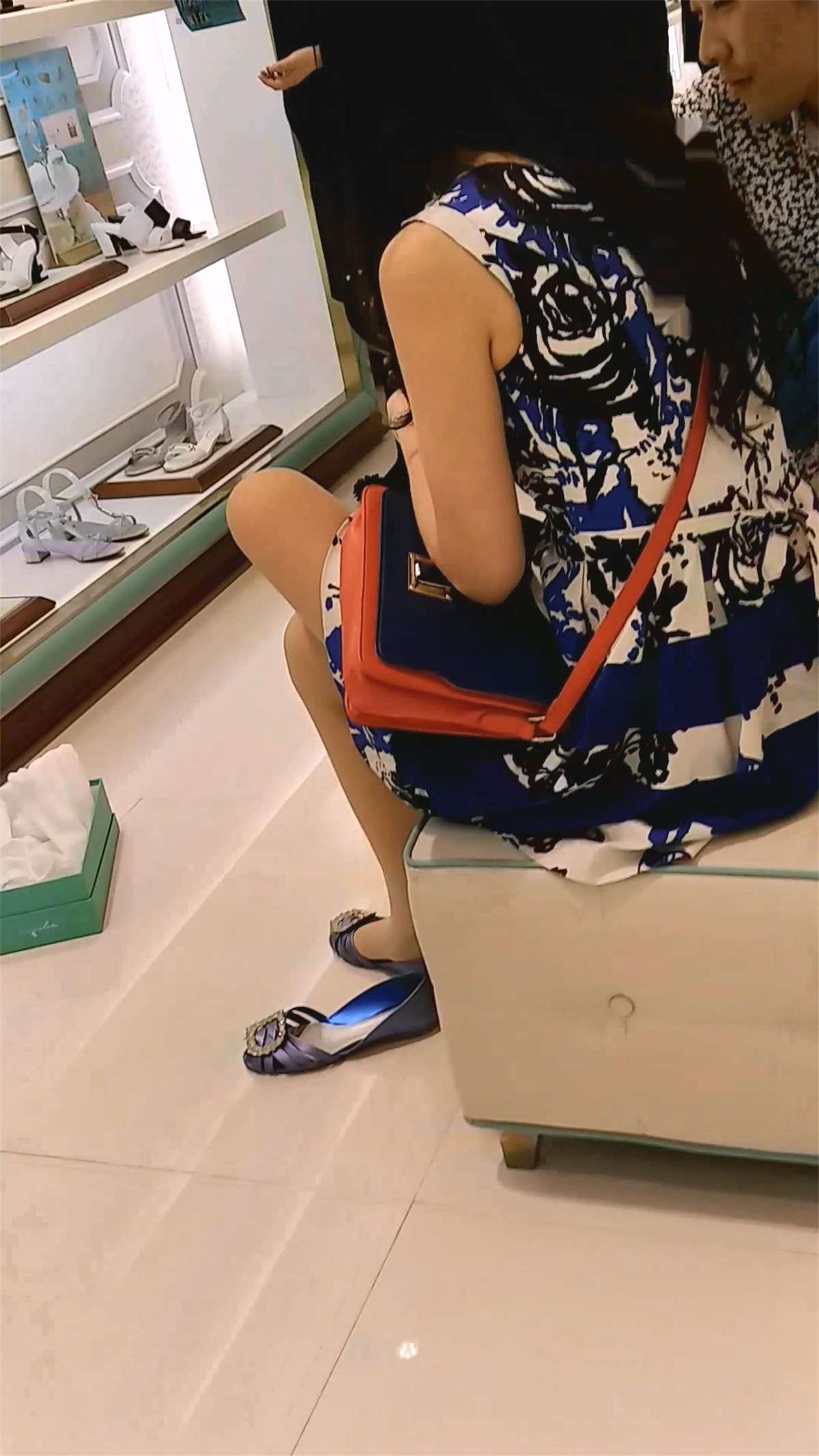鞋店里面的美足姐姐