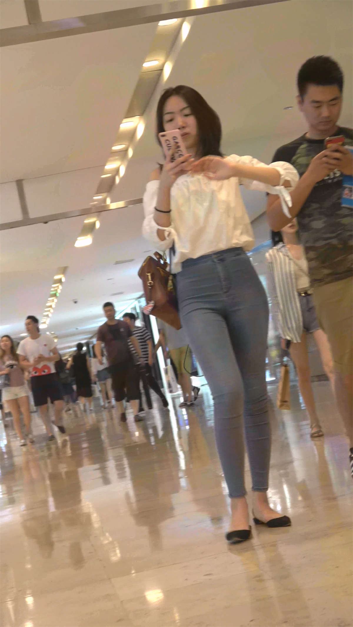 长相甜美的小美女