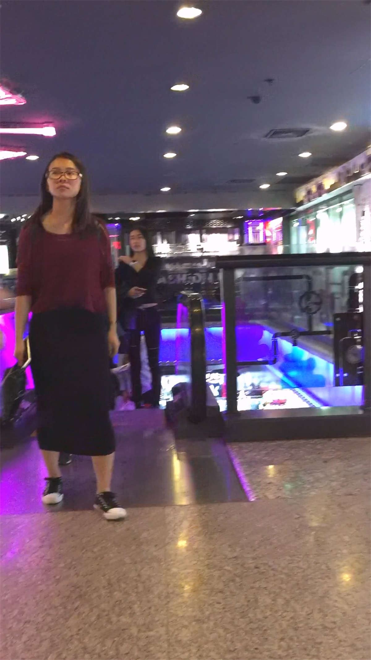 超苗条的黑色紧身裤