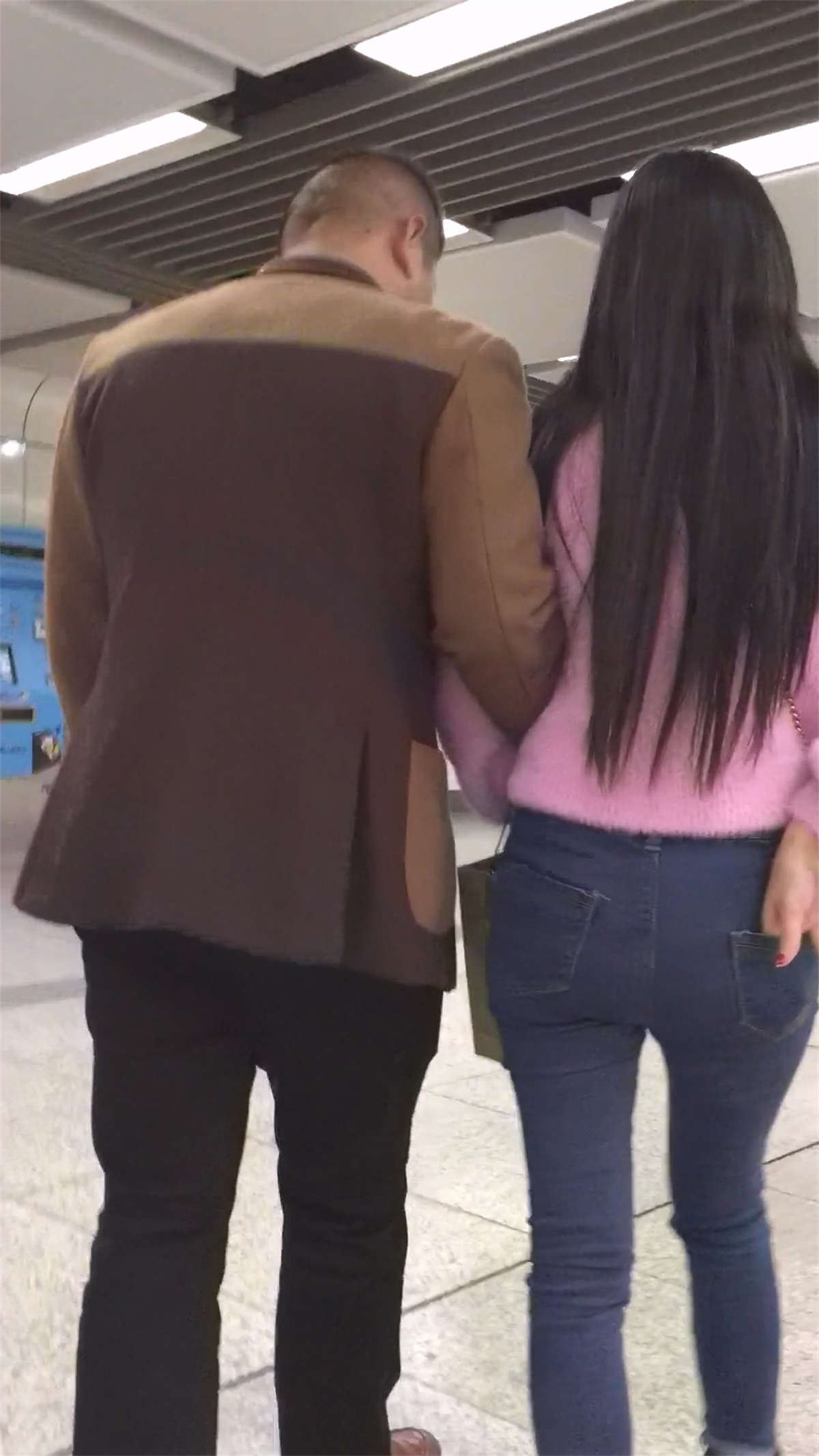 黑色美臀女和牛仔美妞的臀都好看