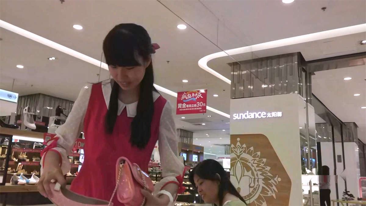 戴眼镜的靓妹和肉丝美女