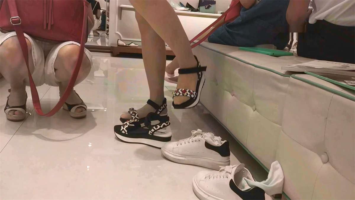 从丝袜换到棉袜然后再穿高跟