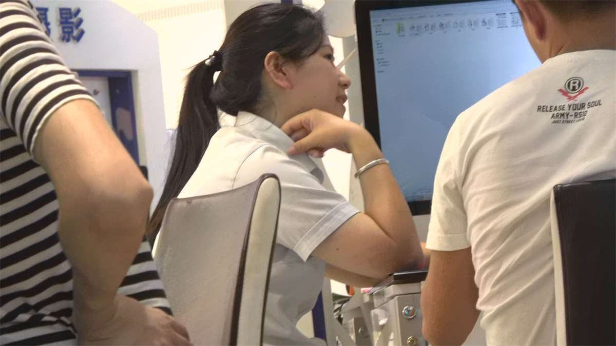 黑丝美女