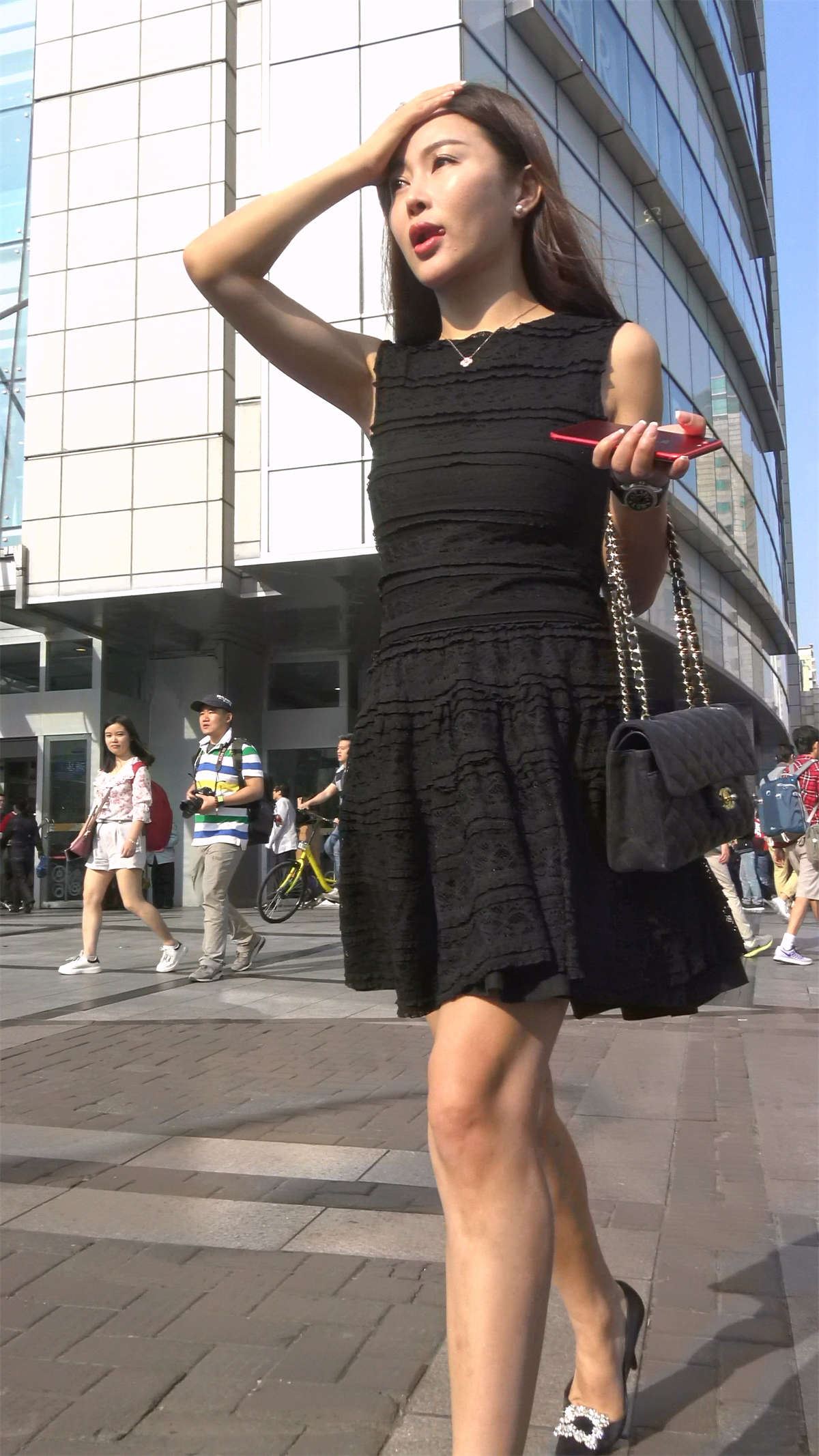 黑色连衣裙高跟鞋美女