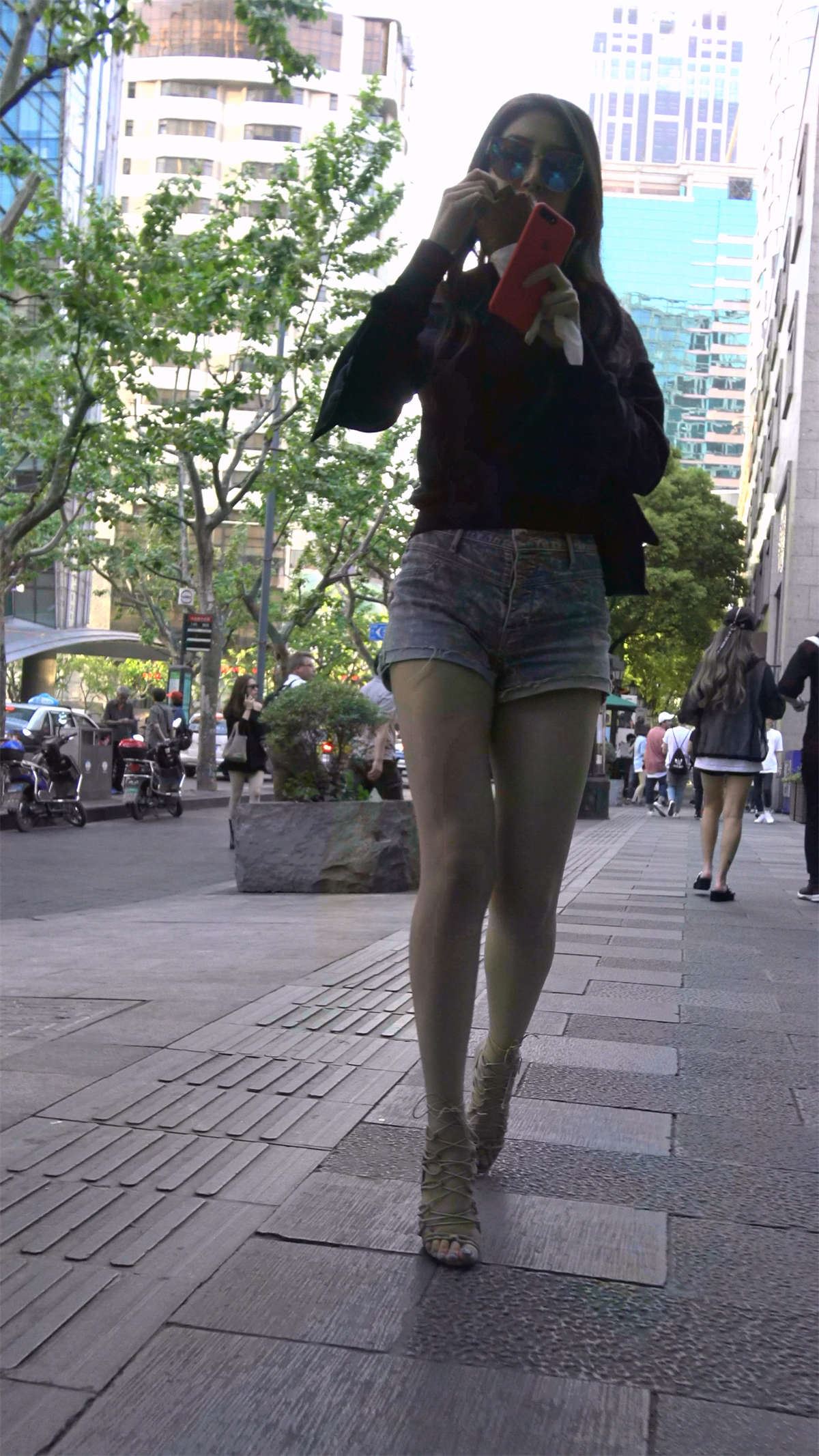 高腰热裤黑衬衫美腿
