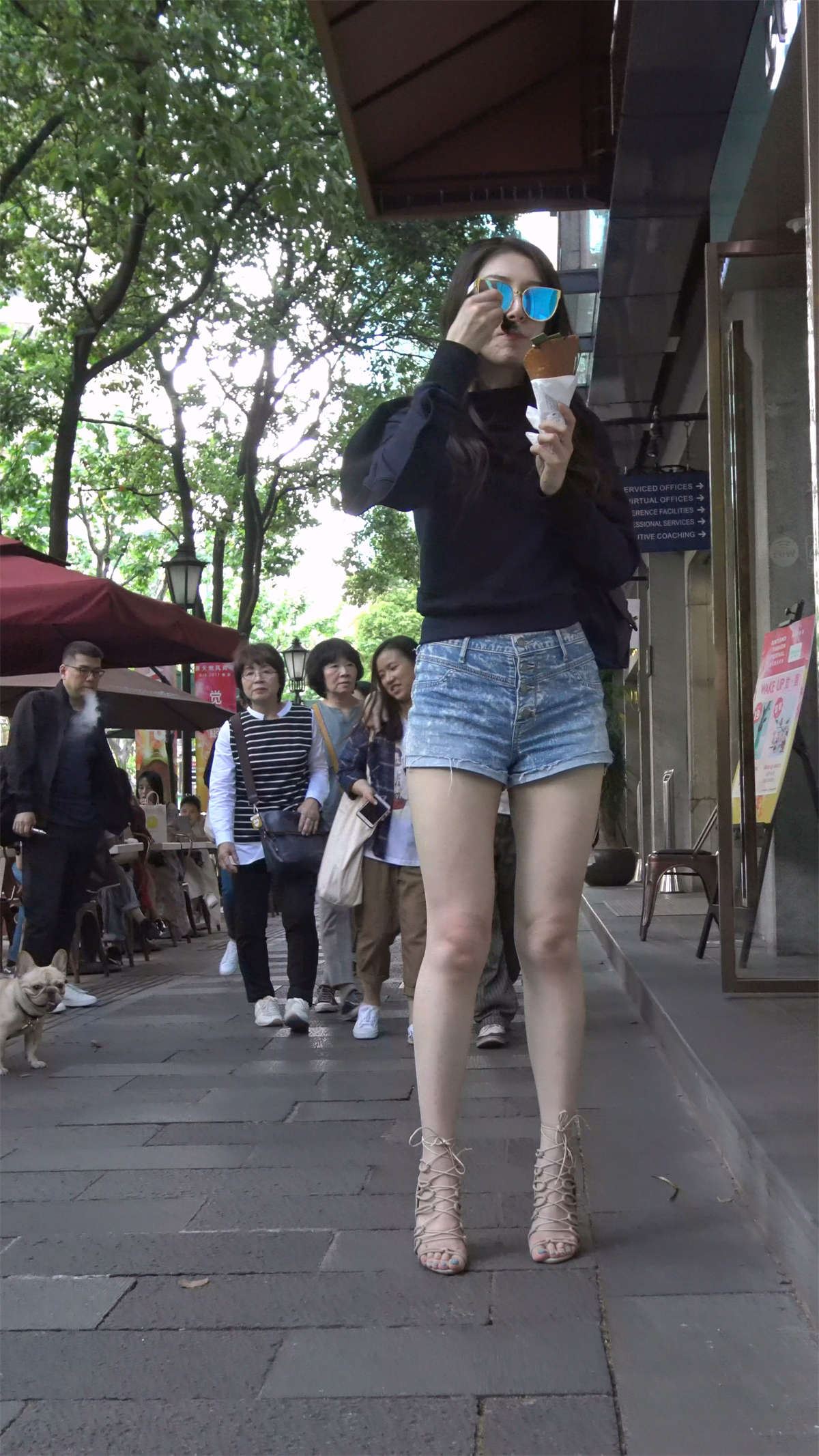 高腰热裤黑衬衫美腿
