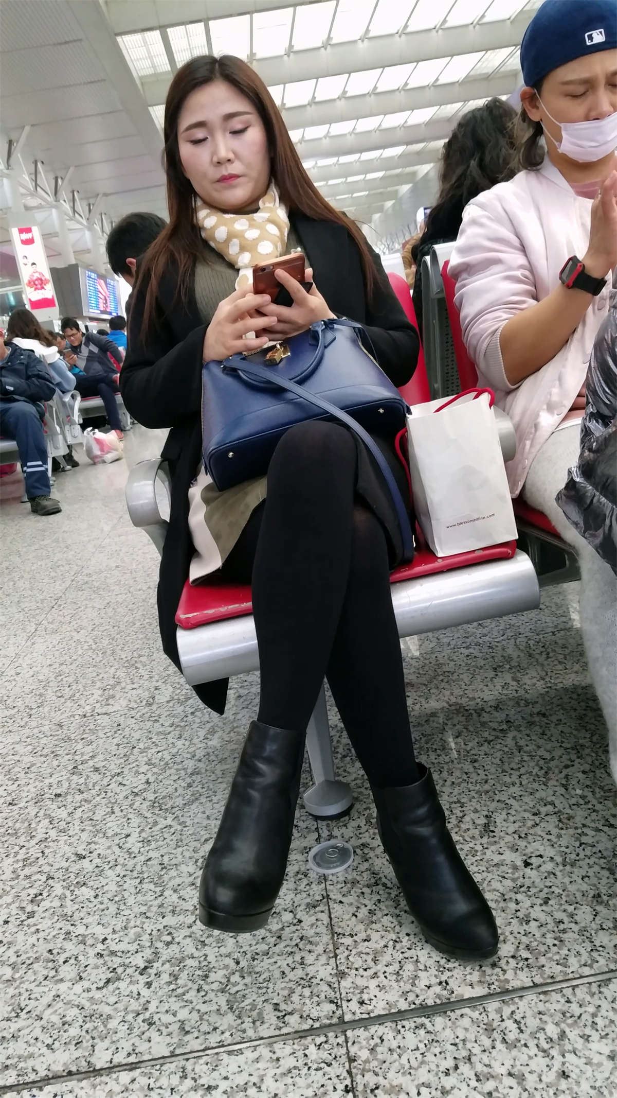 黑色裤袜短靴气质性感美女