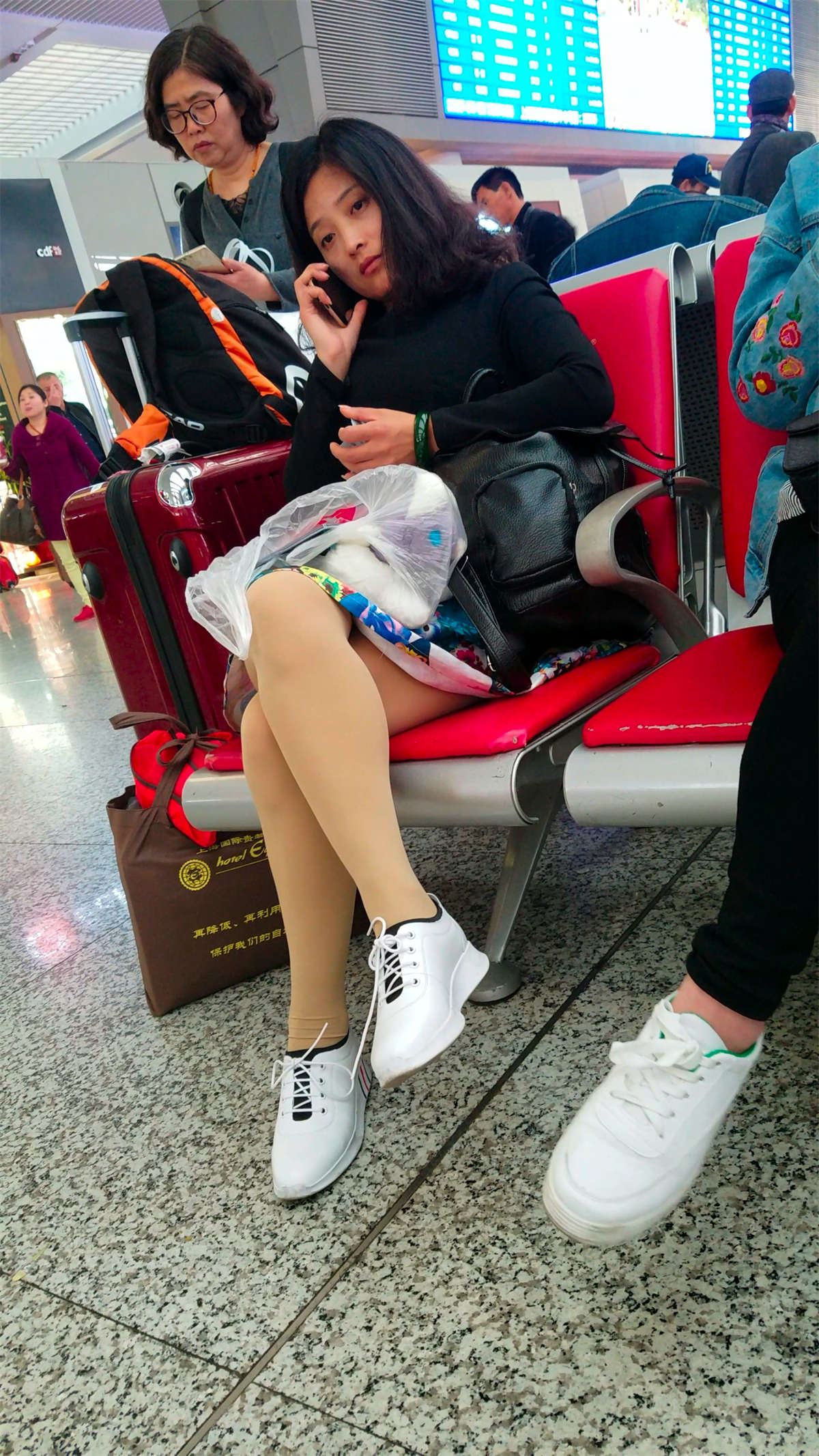 候车室遇见成熟少妇