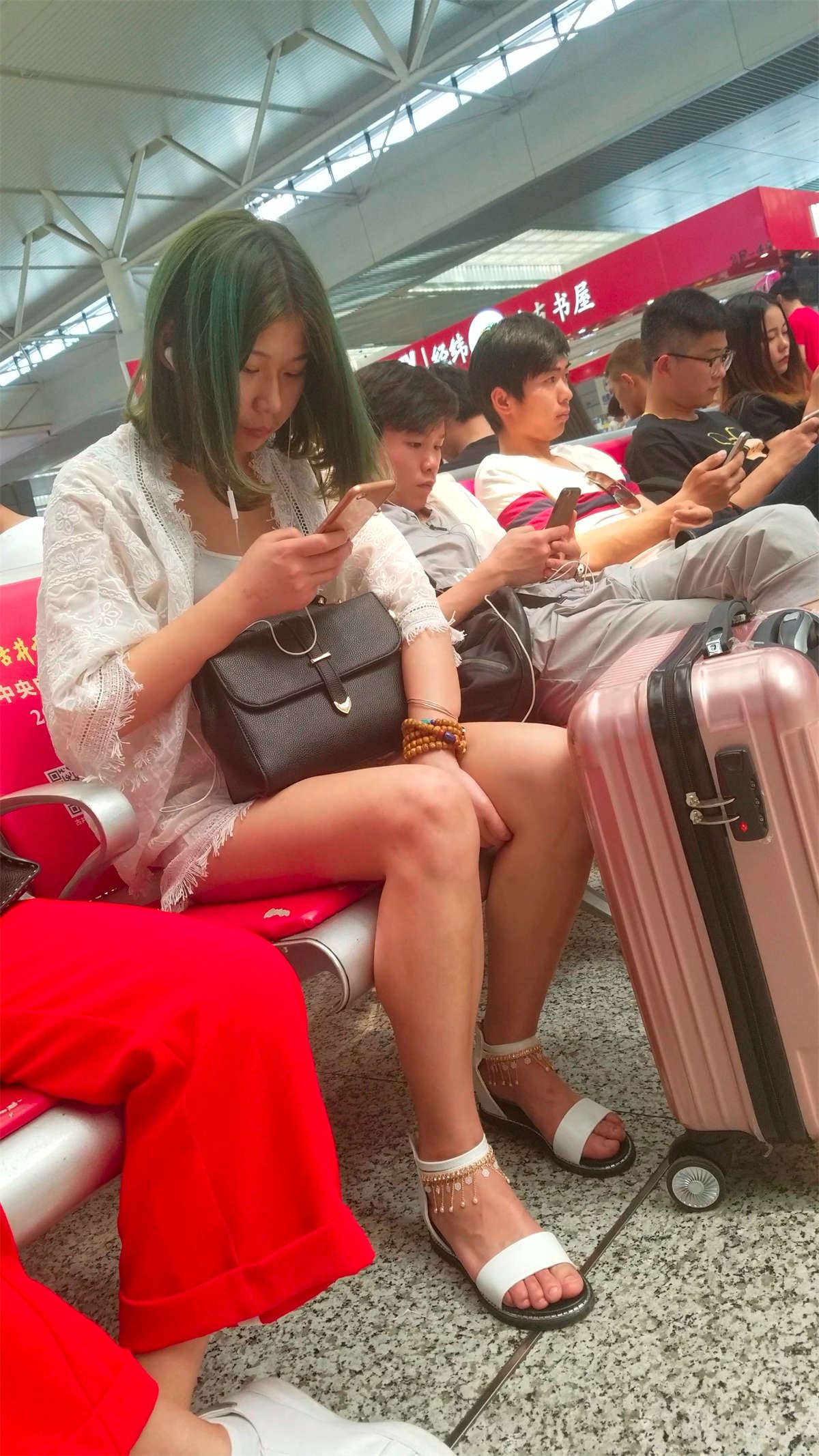 头发染的很个性哦