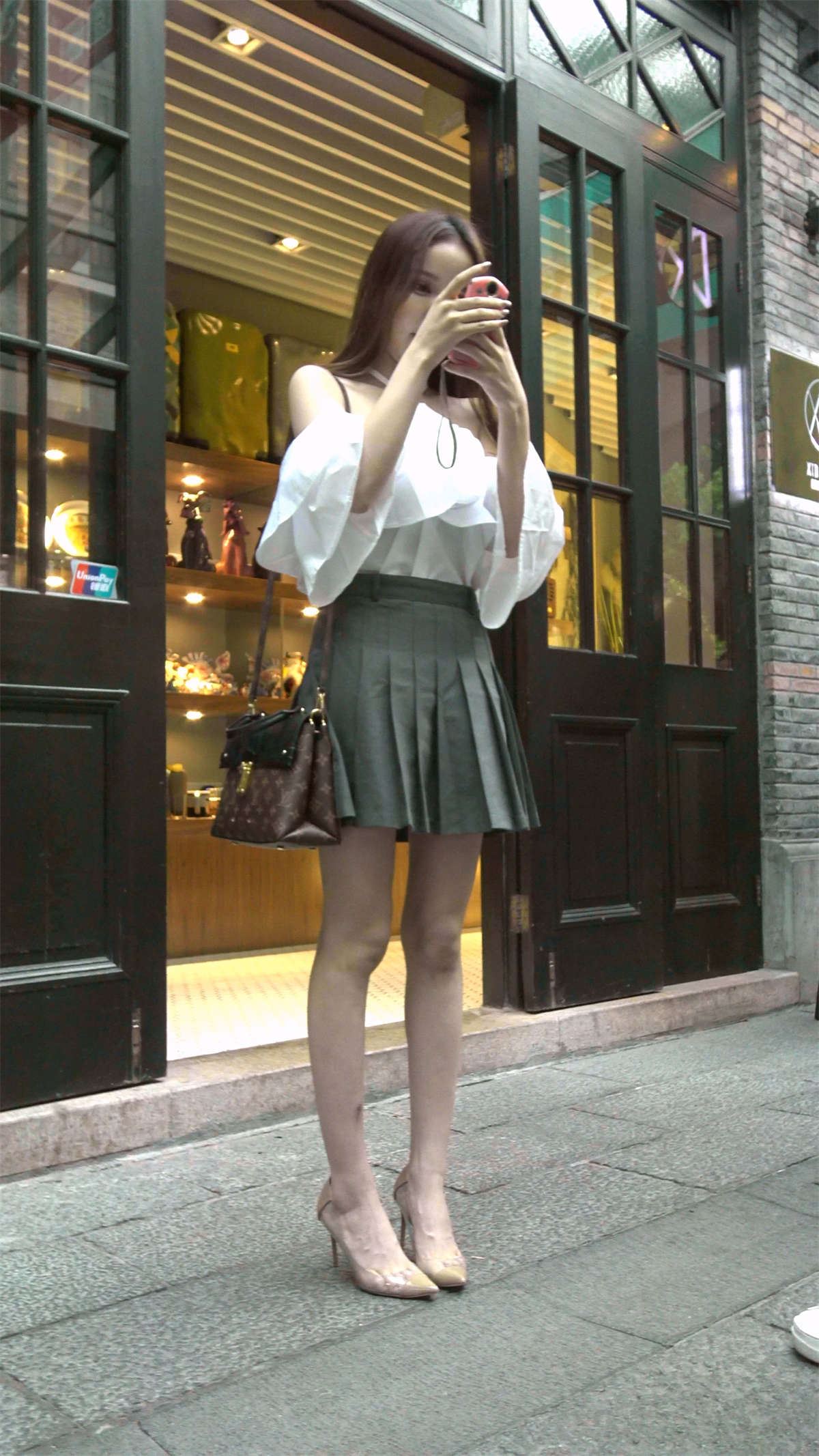 网红气质美女玩自拍