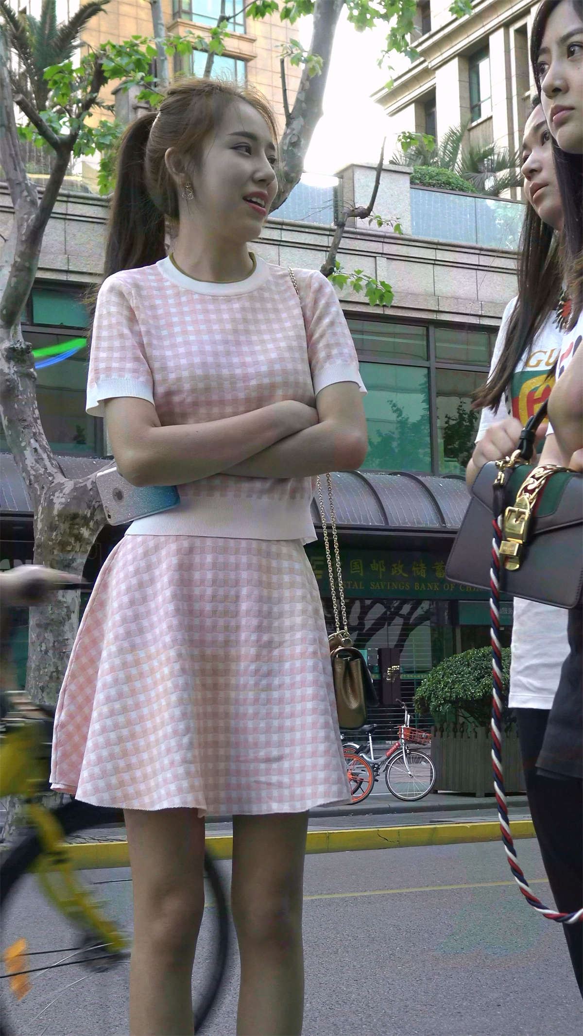 粉色格子连衣裙天生丽质漂亮美女