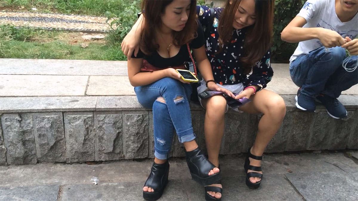 紧牛美女