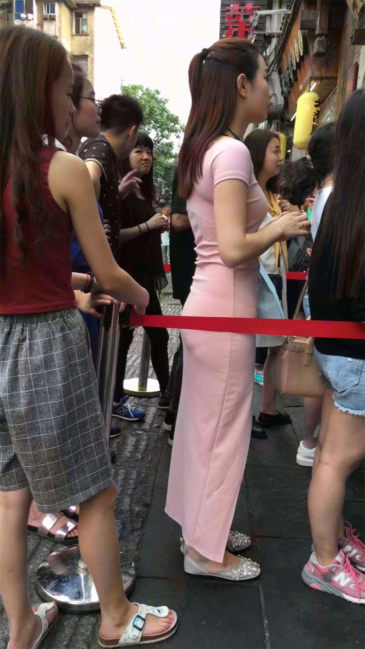 粉色长裙美女