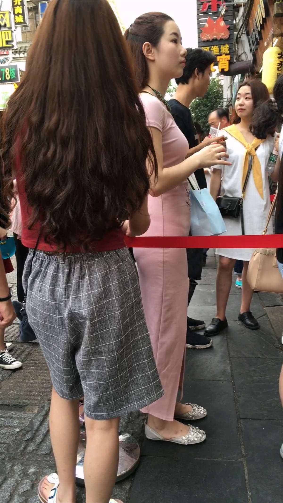 粉色长裙美女
