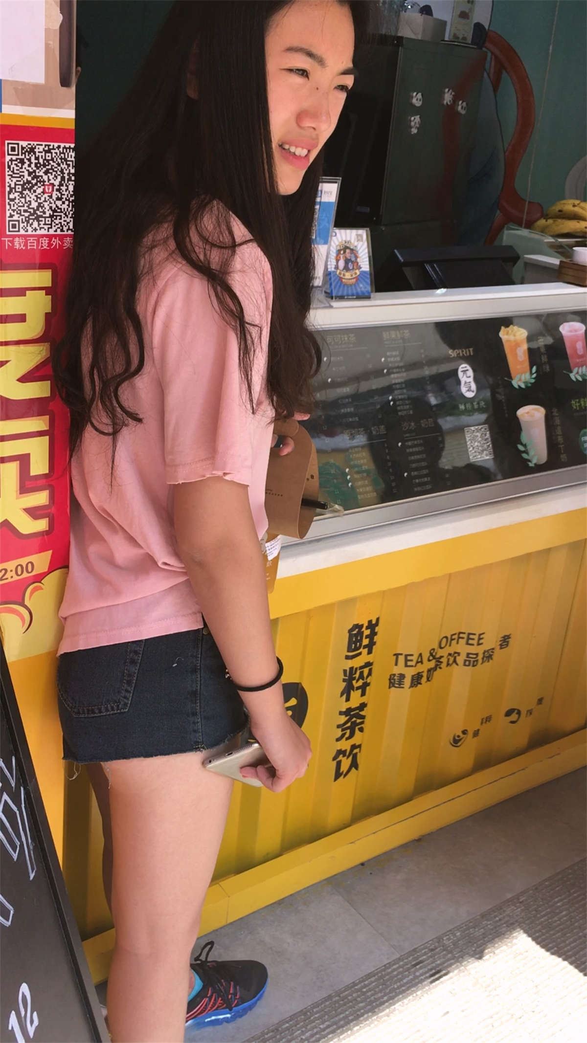 热裤小靓妹