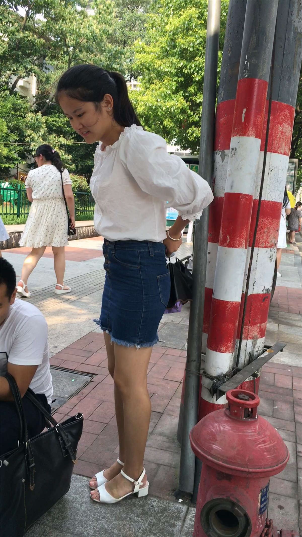 牛仔包臀裙清纯小妹