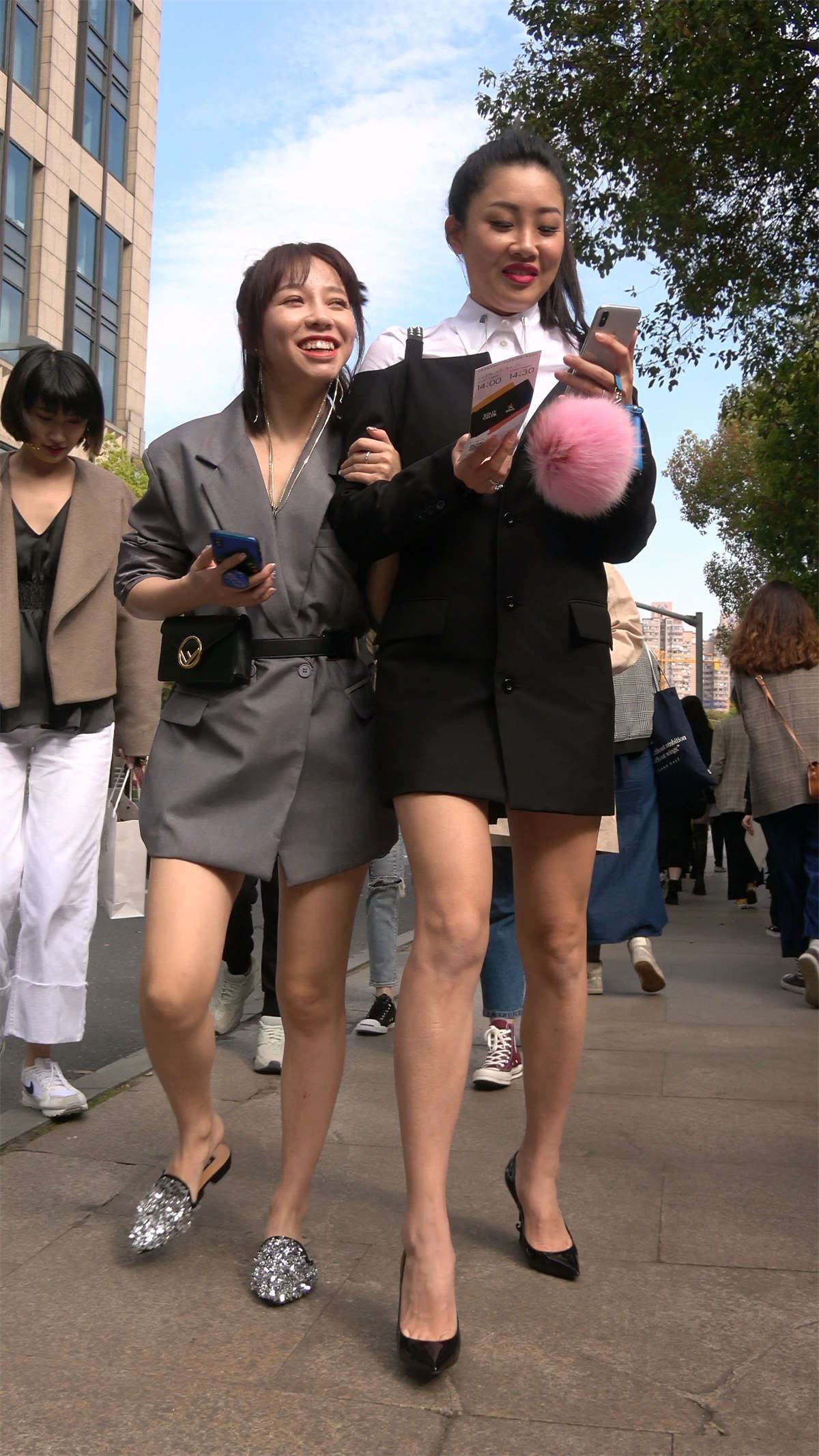性感美腿美女姐妹