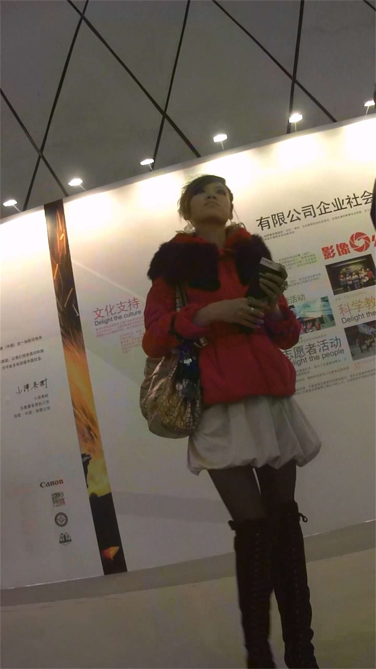 性感黑丝长靴短裙少妇