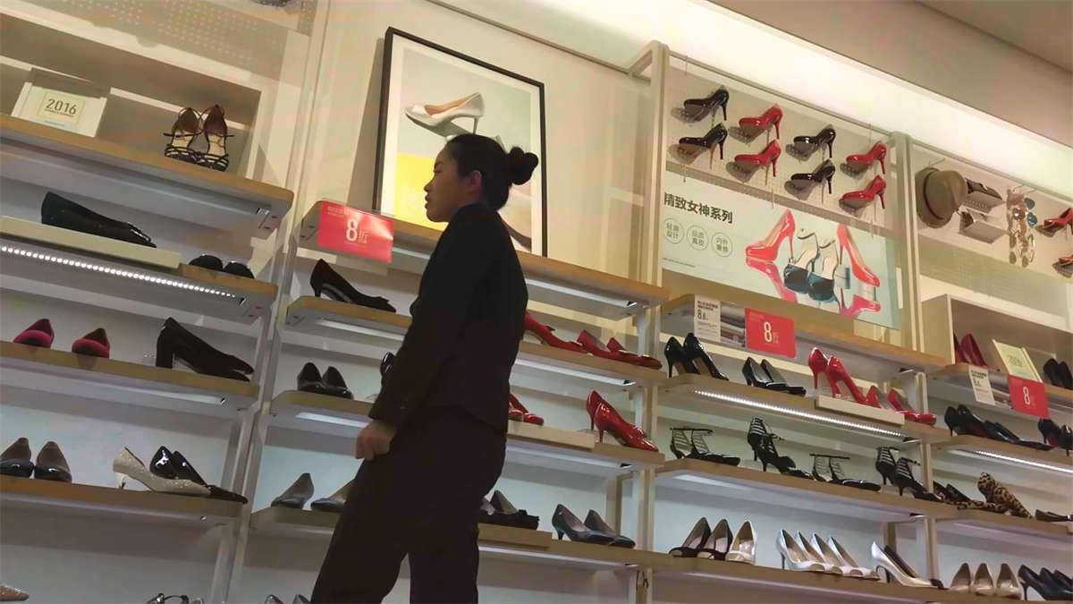鞋店短丝试鞋美女