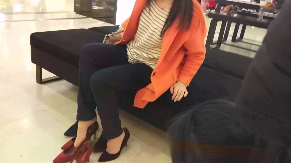 鞋店短丝试鞋美女