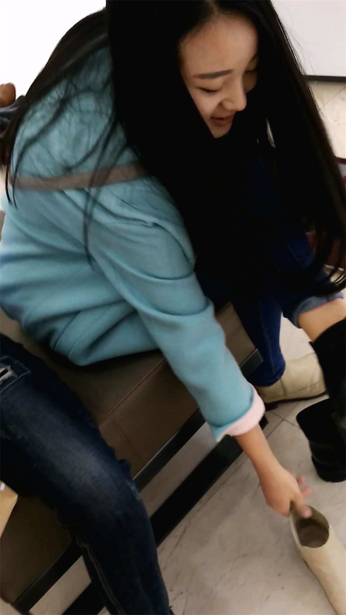 大学生美女很有青春的感觉