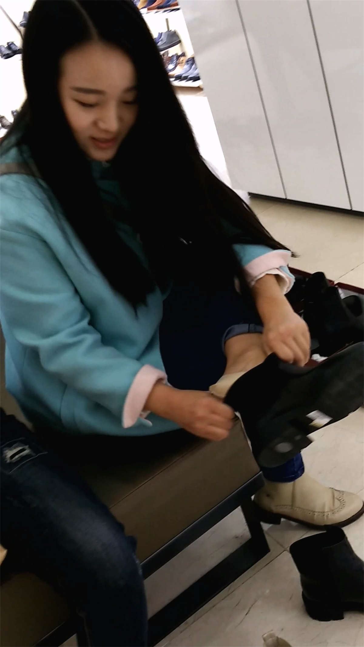 大学生美女很有青春的感觉