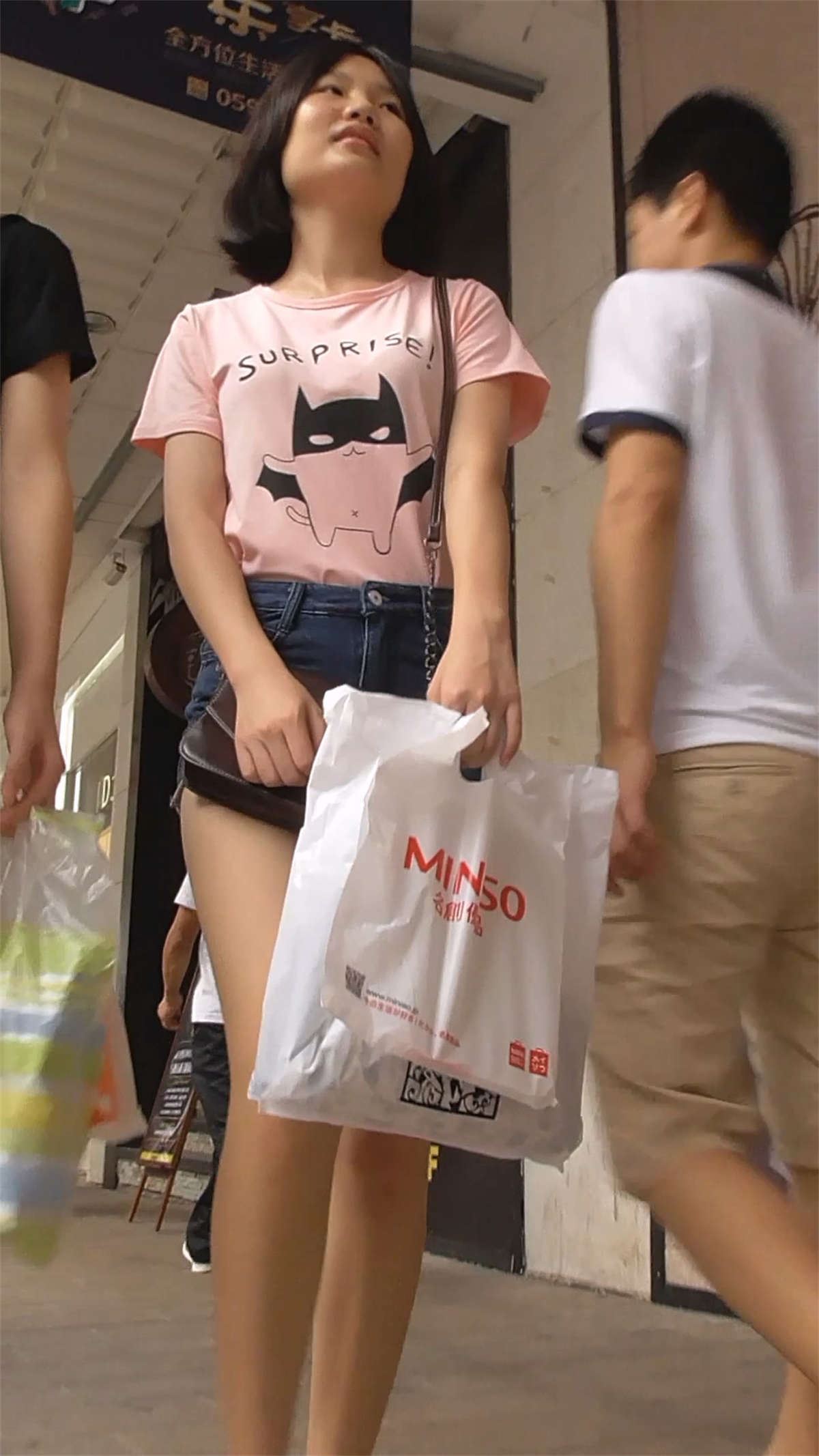买东西的极品美眉