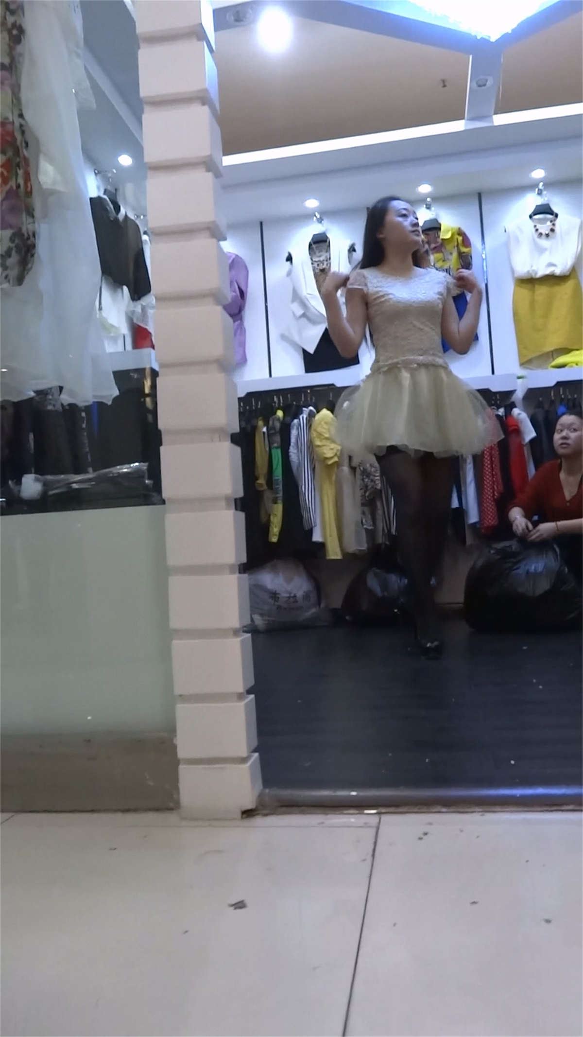 美女黑丝