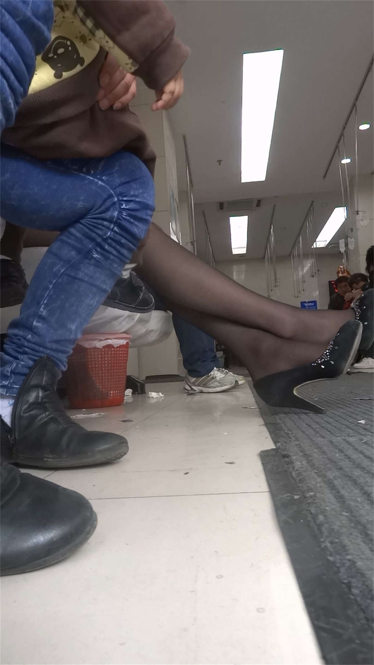 鞋店的黑丝高跟美女