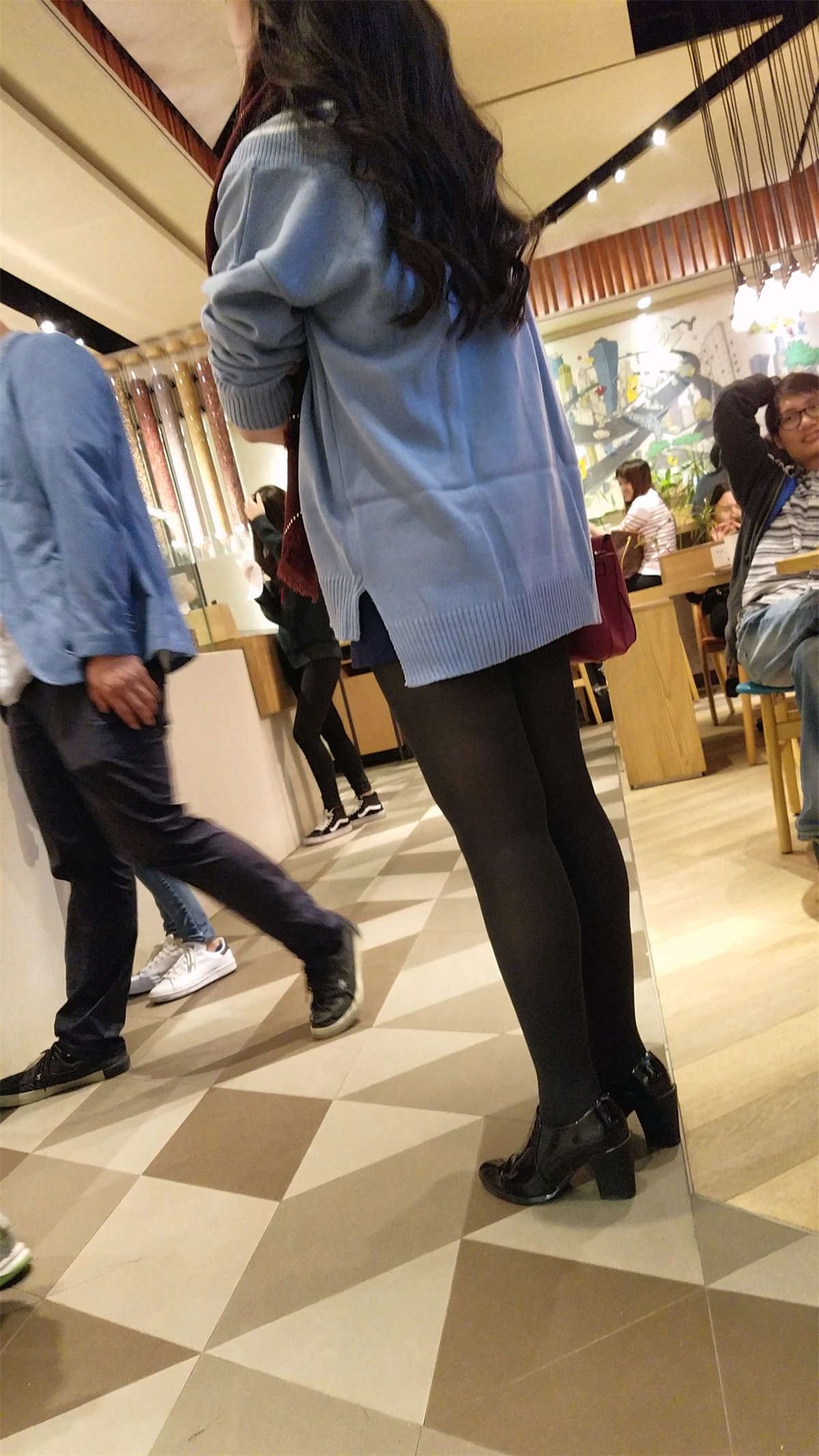黑色丝袜高跟鞋美少妇诱人美腿