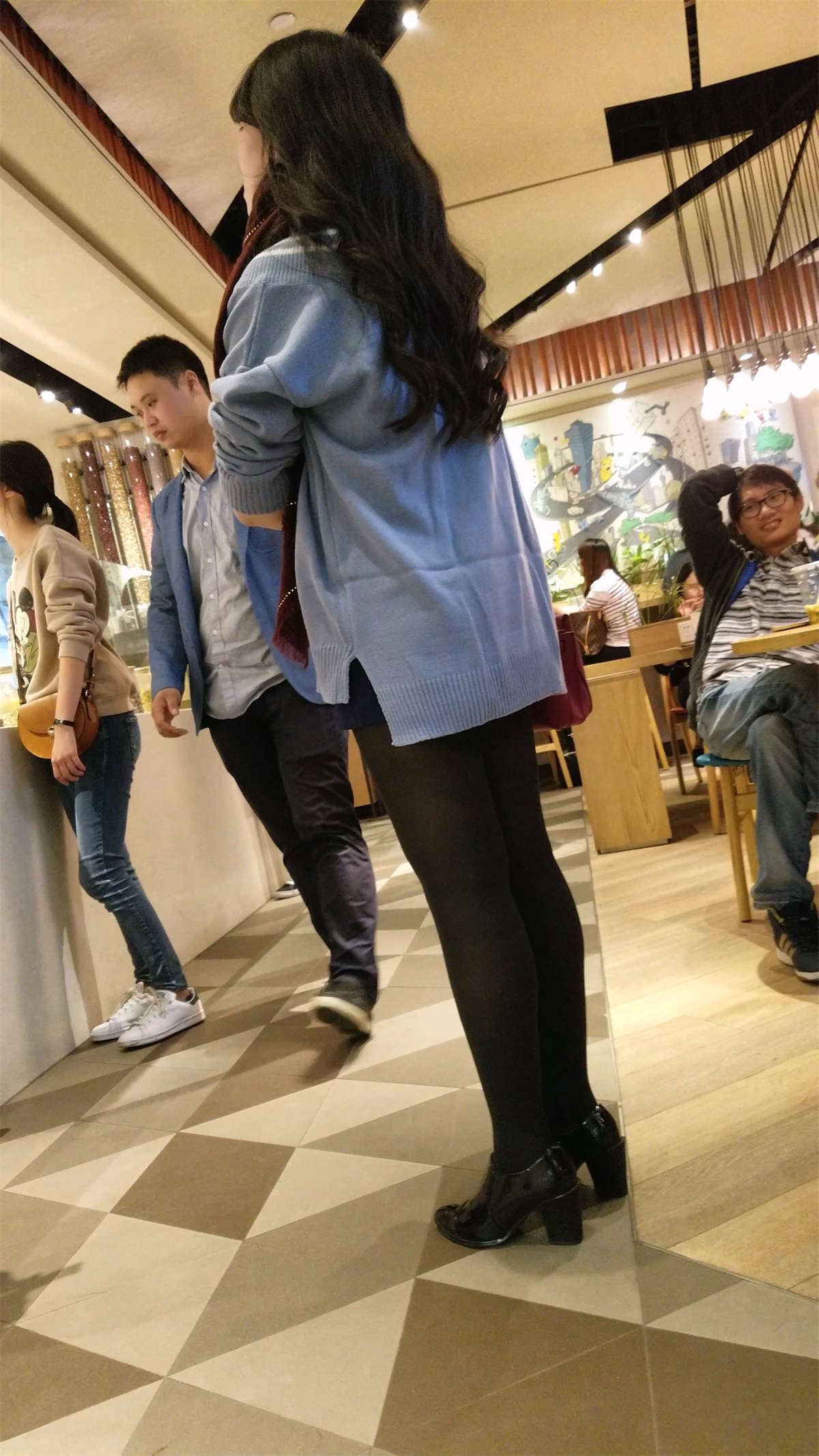 黑色丝袜高跟鞋美少妇诱人美腿