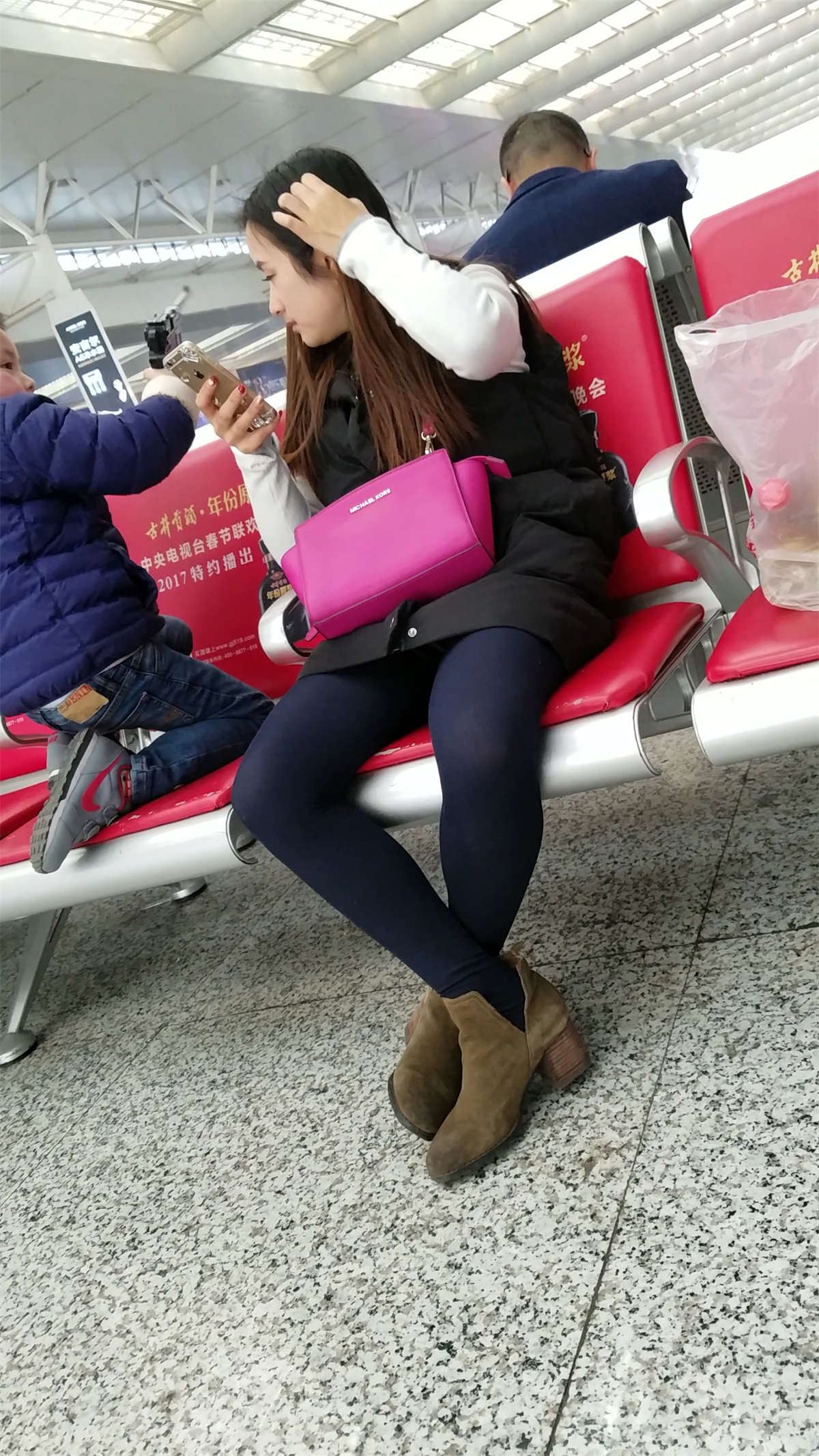 黑色丝袜长发美眉