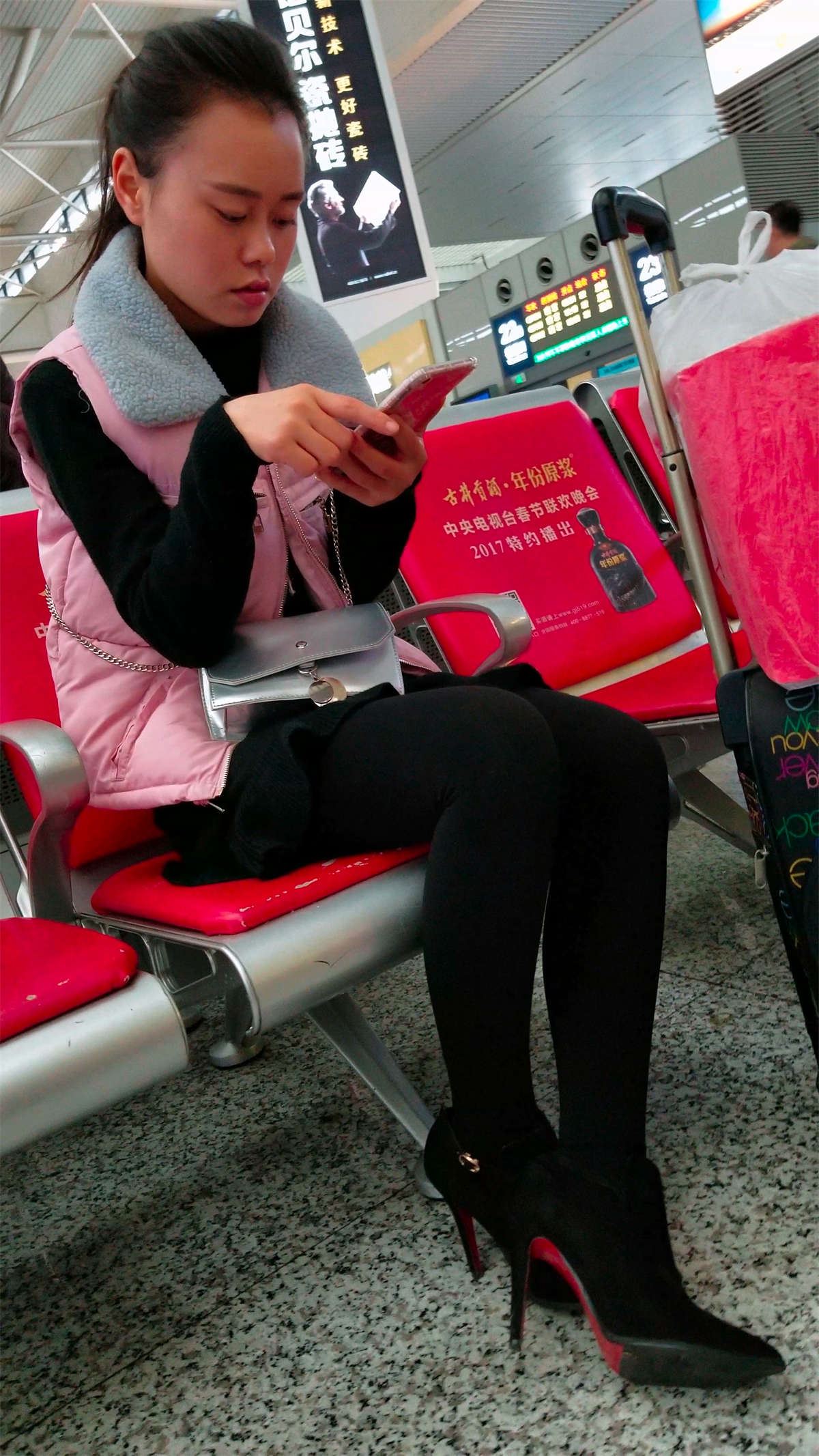 性感黑丝高跟街拍美腿