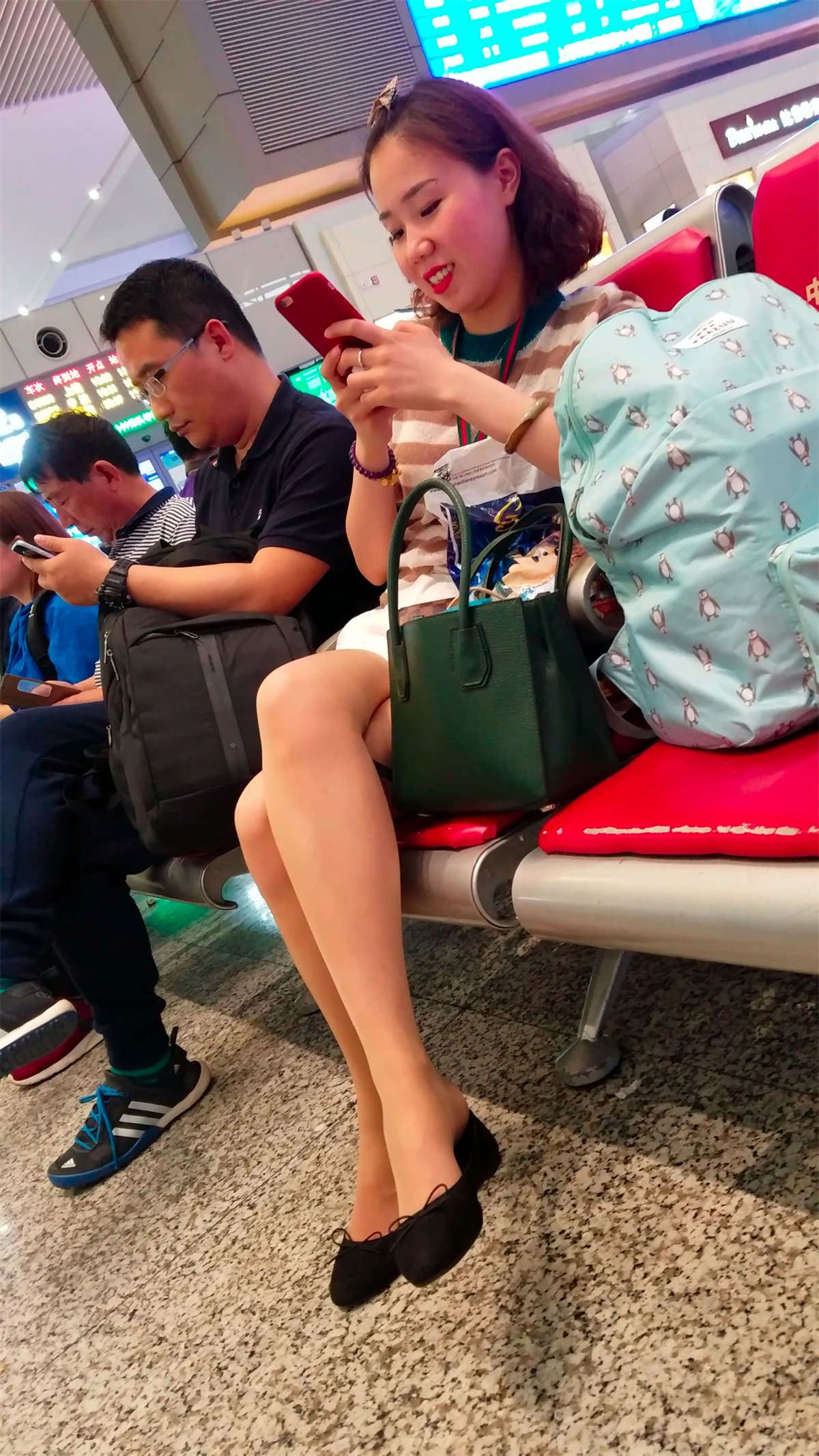 街拍条纹连衣裙肉丝美妇