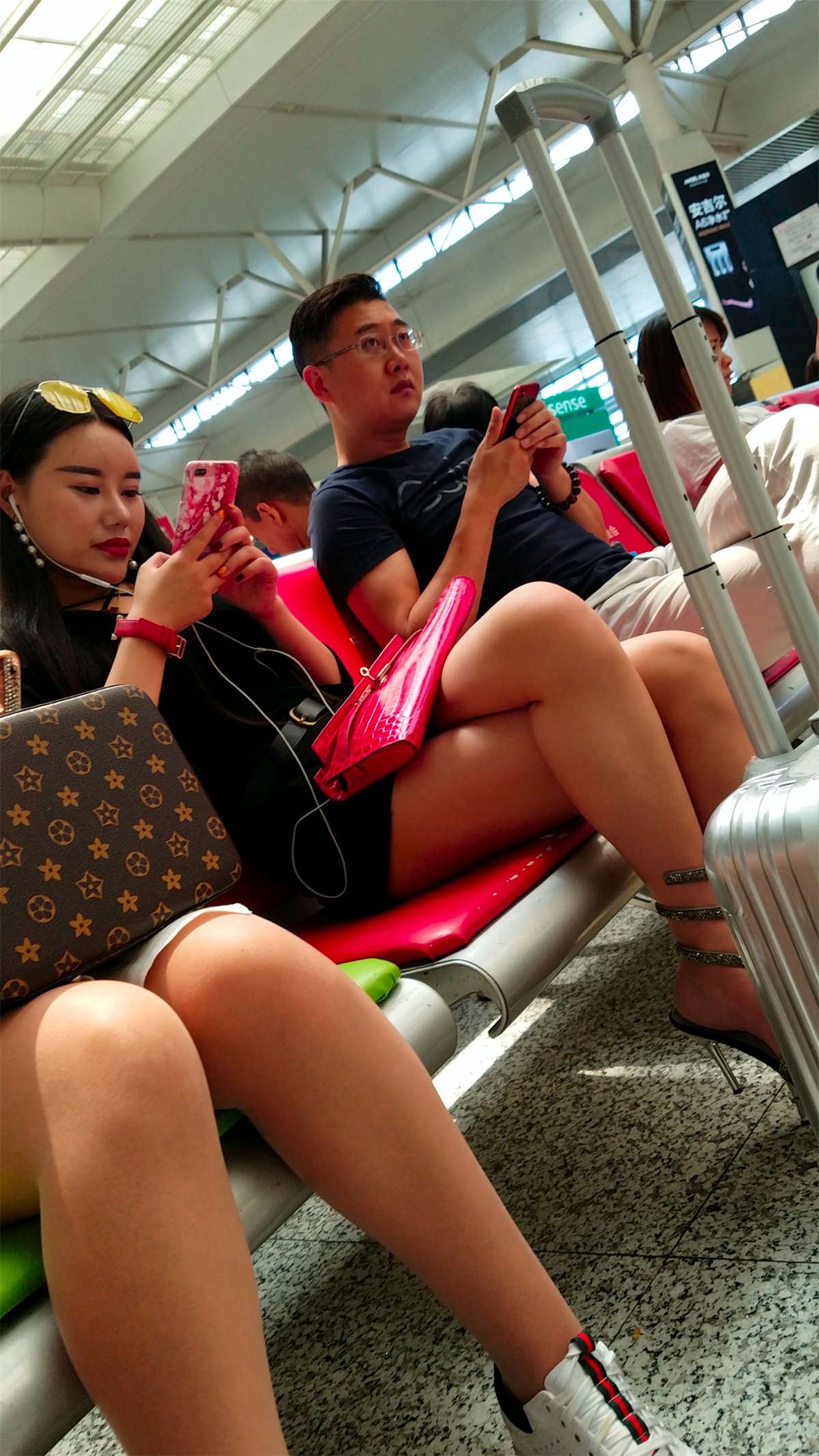 超性感美腿黑色连衣裙女神