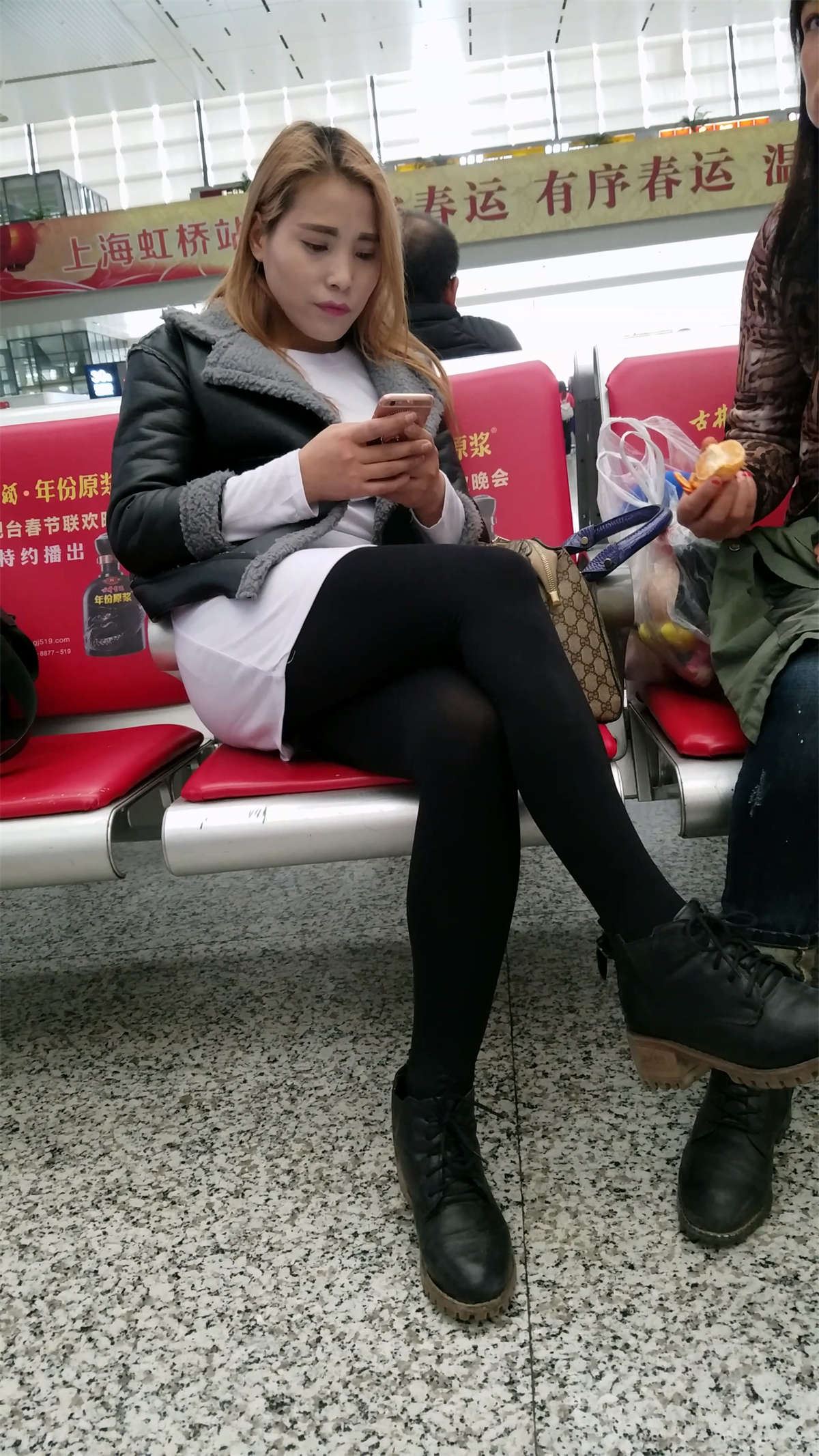极品街拍美腿黑丝袜美女姐姐