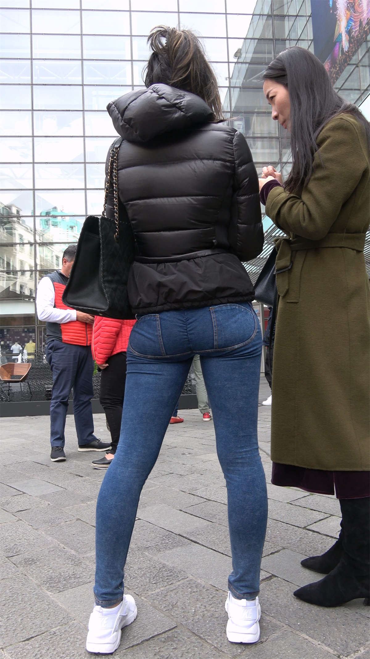 极品紧身牛仔苹果臀美女姐姐