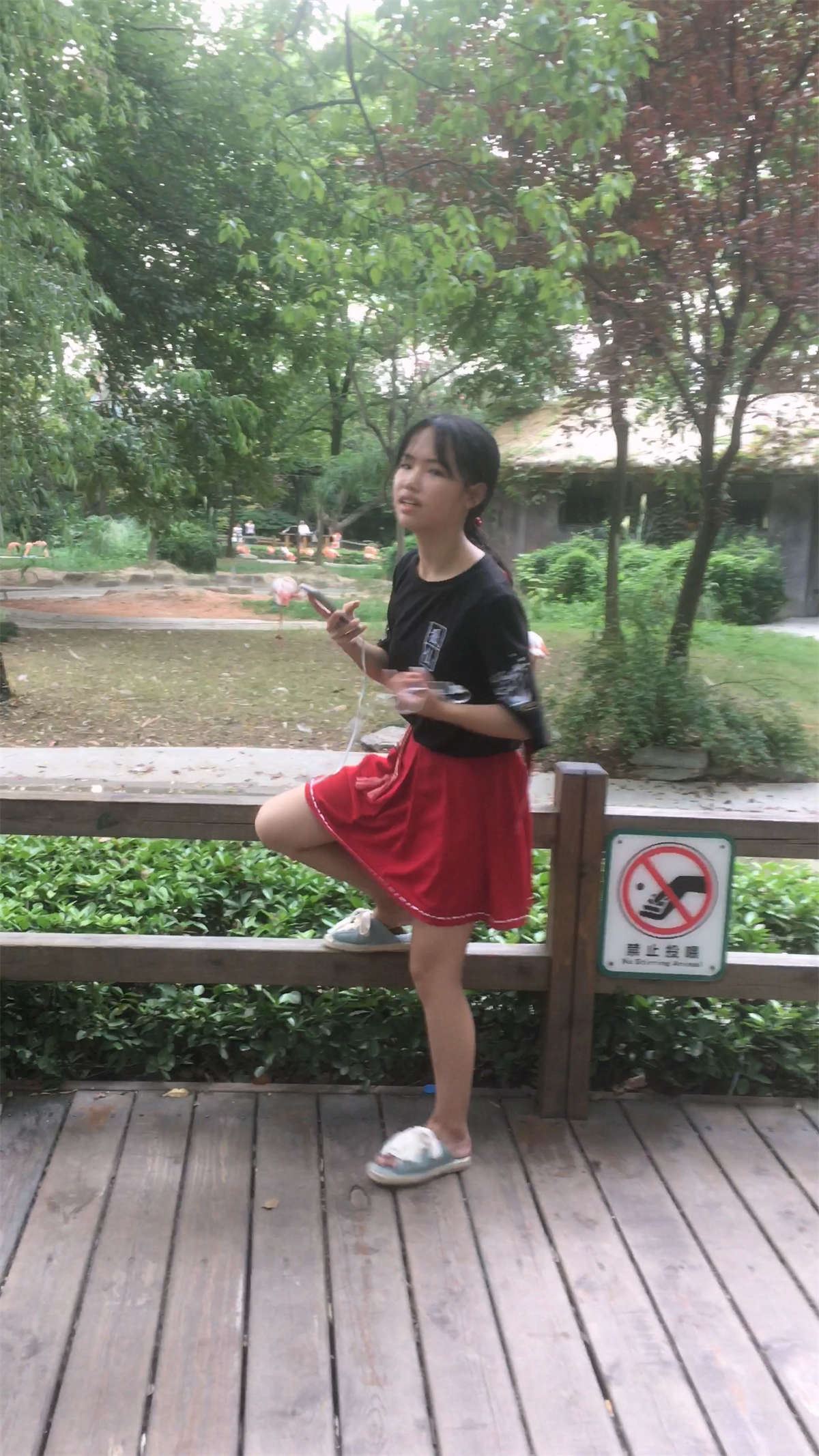 景区红裙小妹