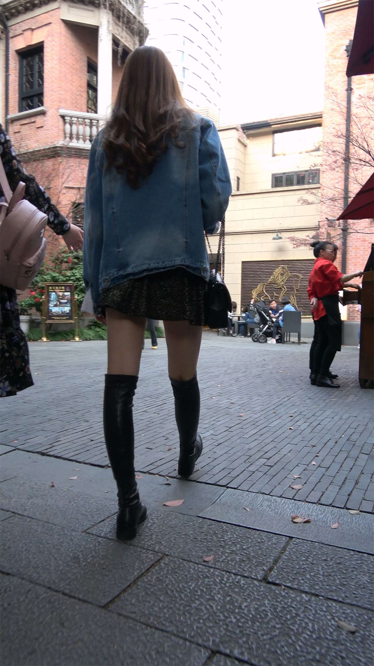 牛仔外套超短裙靓丽美女姐姐