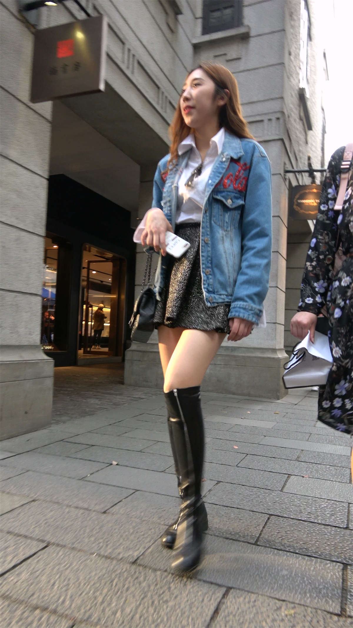 牛仔外套超短裙靓丽美女姐姐