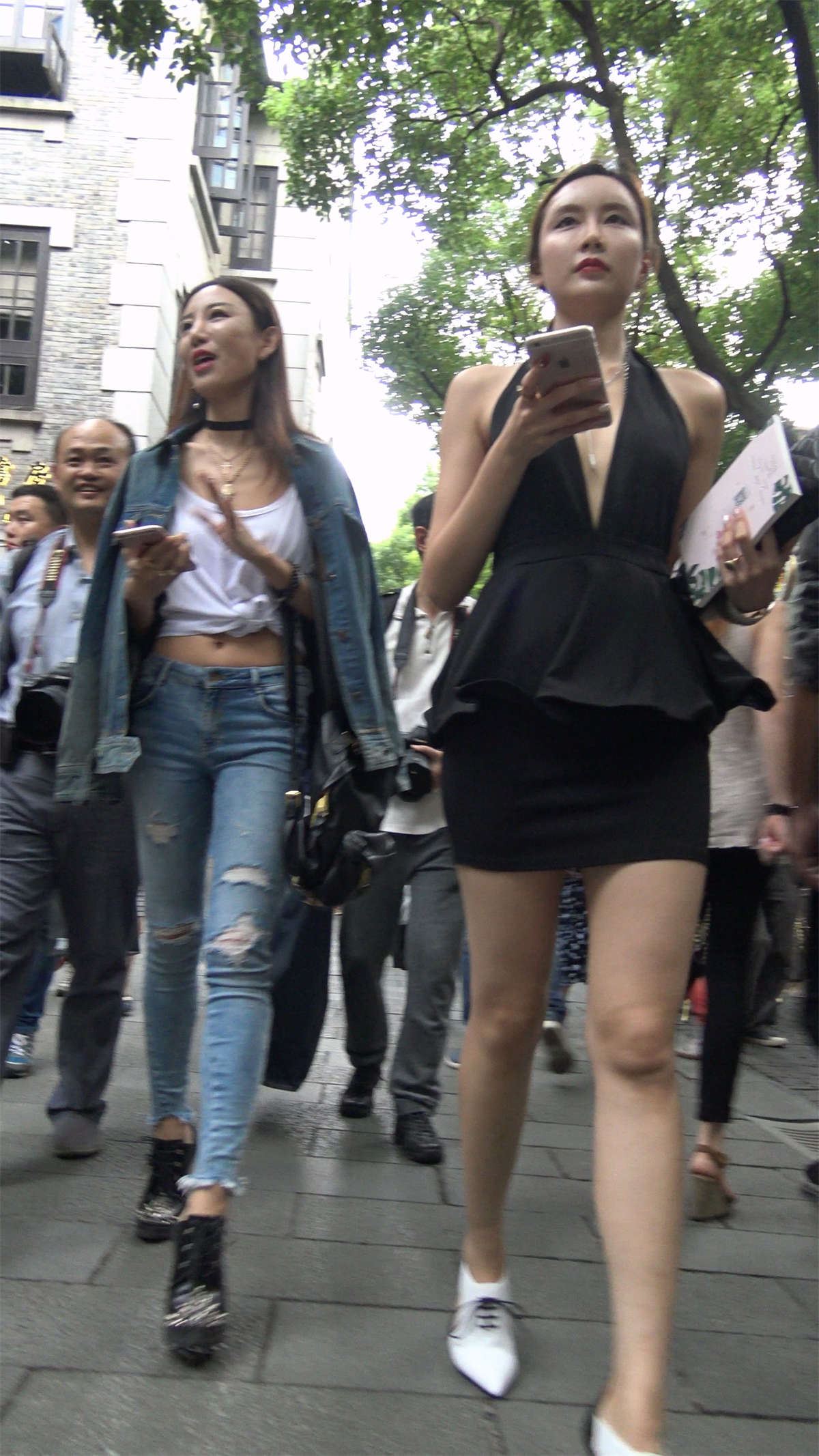 超性感深V领包臀裙美腿女神