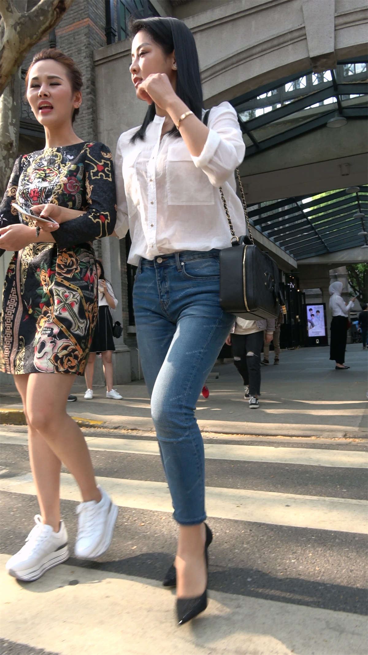 超性感白衬衫紧身牛仔裤女神姐姐