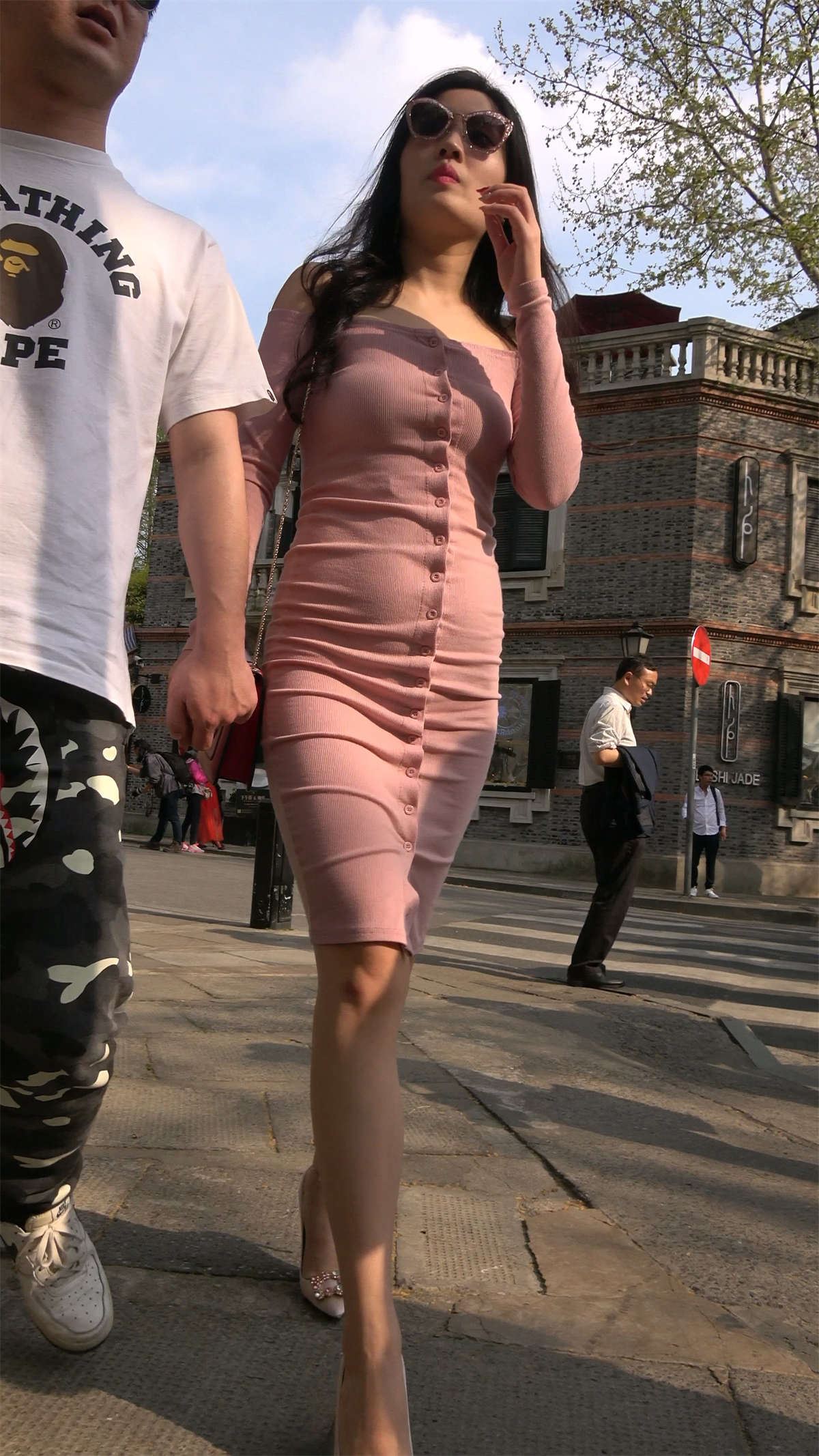 超性感一字肩粉色包臀裙高跟鞋丁内美女