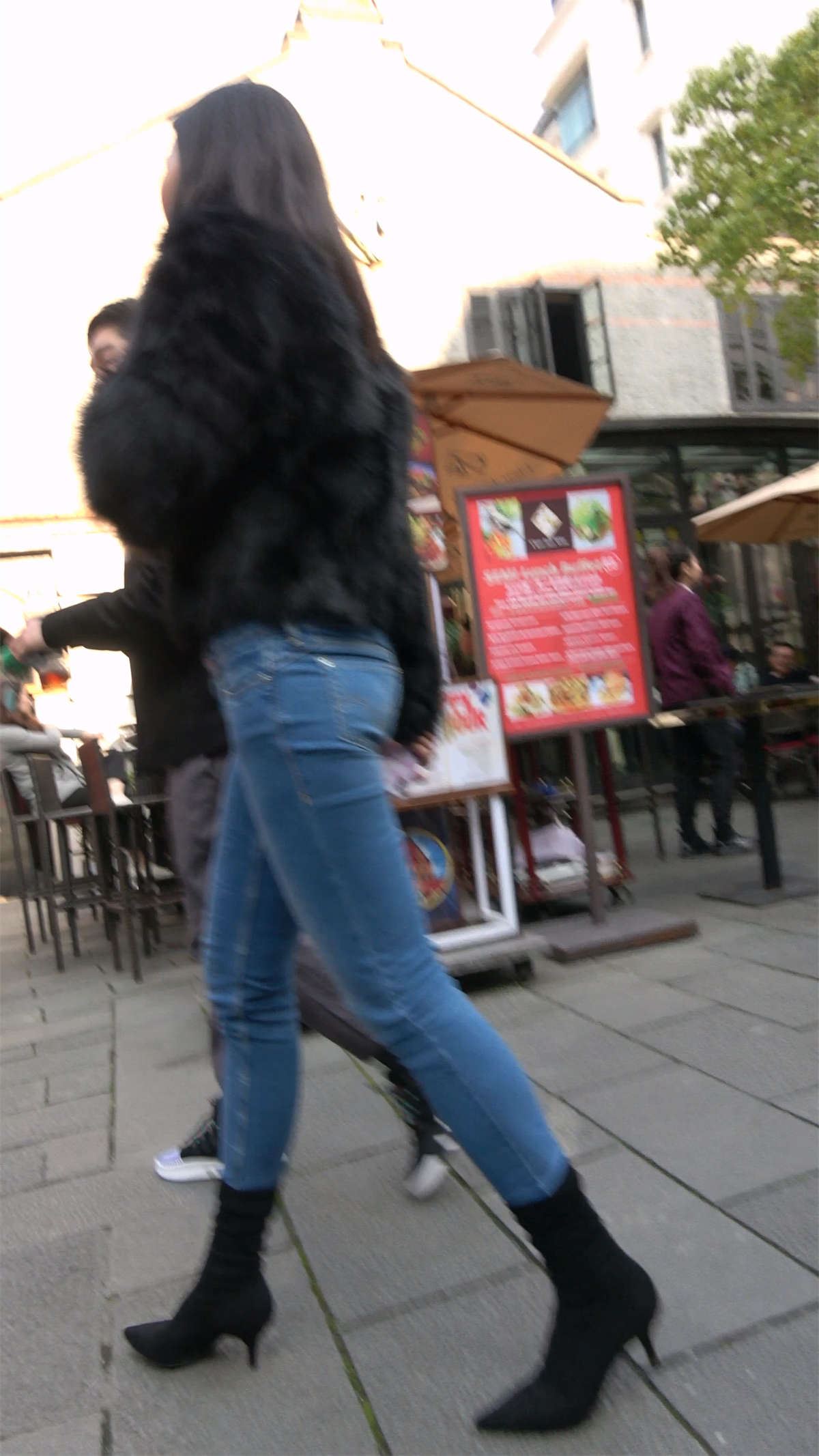 牛仔裤高挑性感御姐范美女