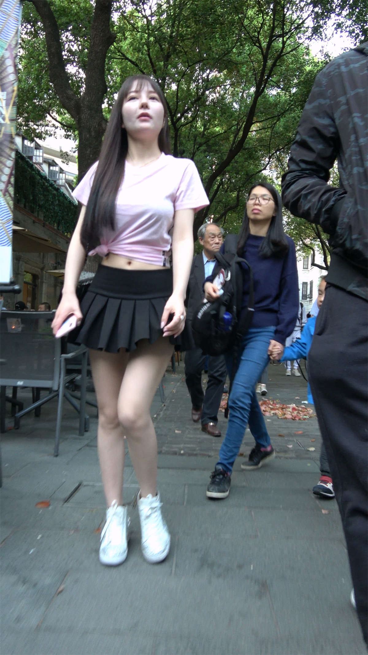 粉色T恤超短裙小清新漂亮美女