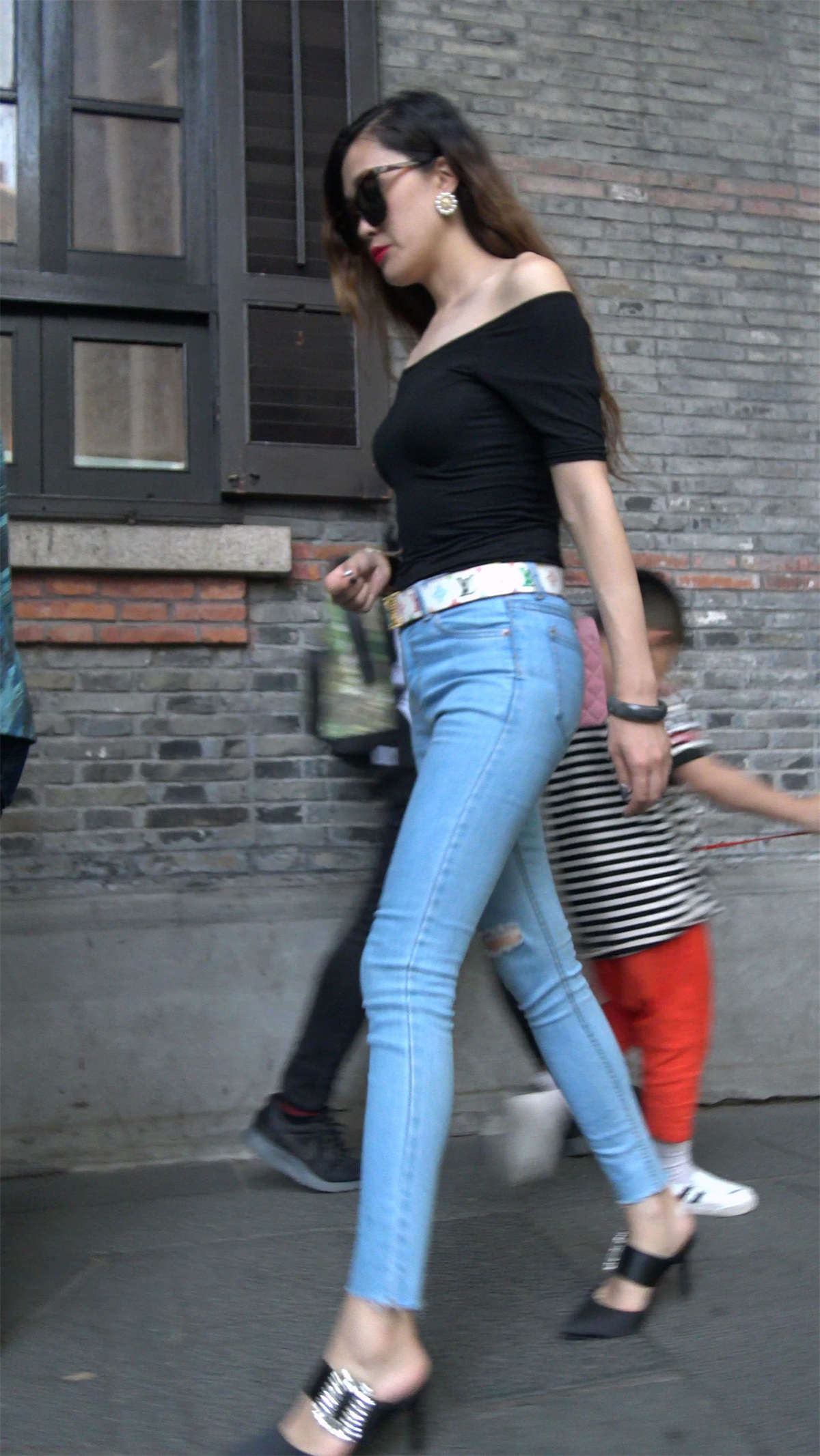 超性感火辣身材紧身蓝牛大美女